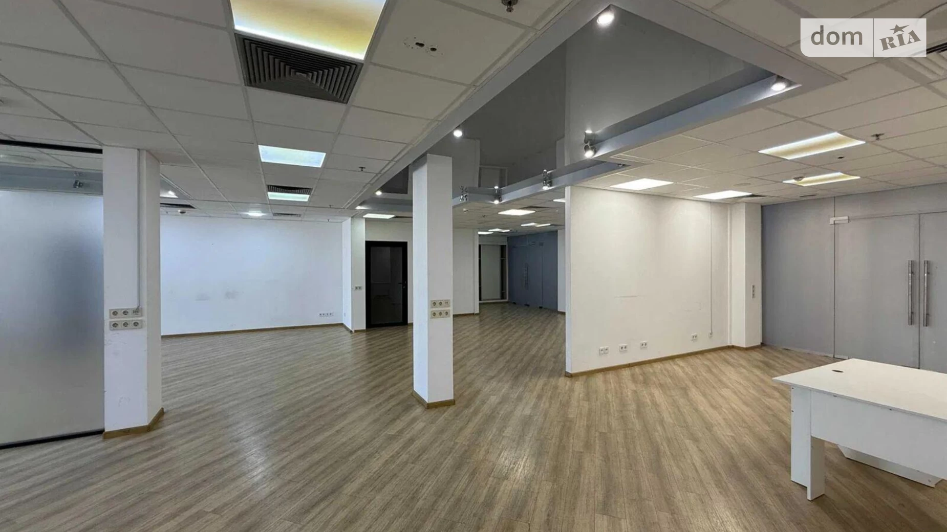 Сдается в аренду офис 644 кв. м в бизнес-центре, цена: 11000 $ - фото 3