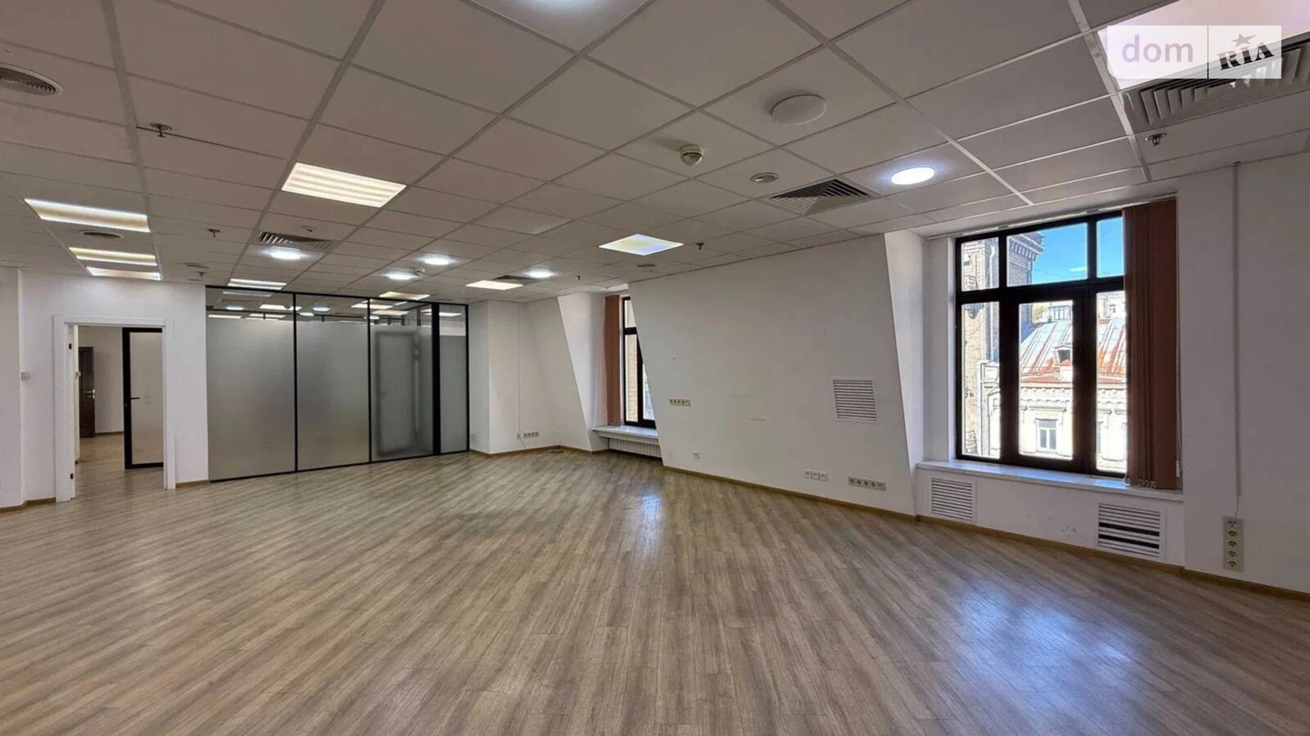 Сдается в аренду офис 644 кв. м в бизнес-центре, цена: 11000 $ - фото 4