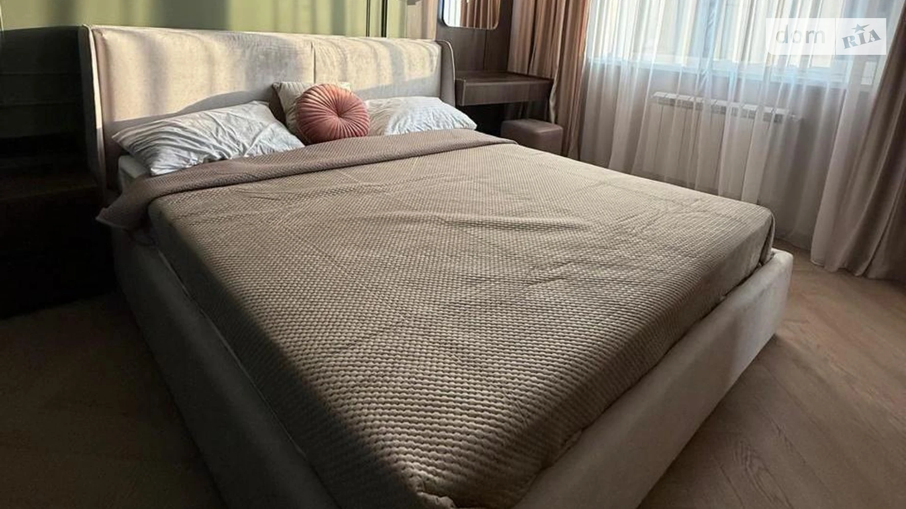 Продается 1-комнатная квартира 72 кв. м в Киеве, ул. Андрея Верхогляда(Драгомирова), 14А - фото 2