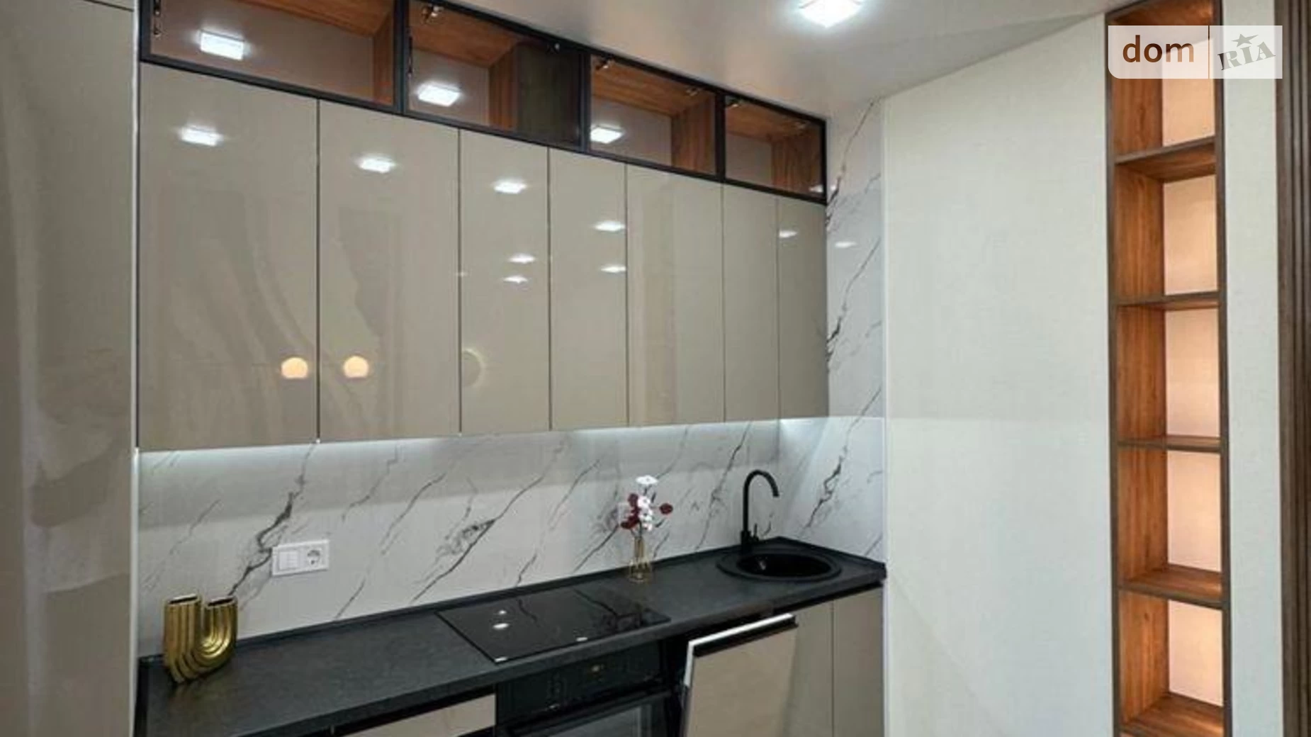 Продается 1-комнатная квартира 43 кв. м в Одессе, ул. Краснова, 3 корпус 66 - фото 2