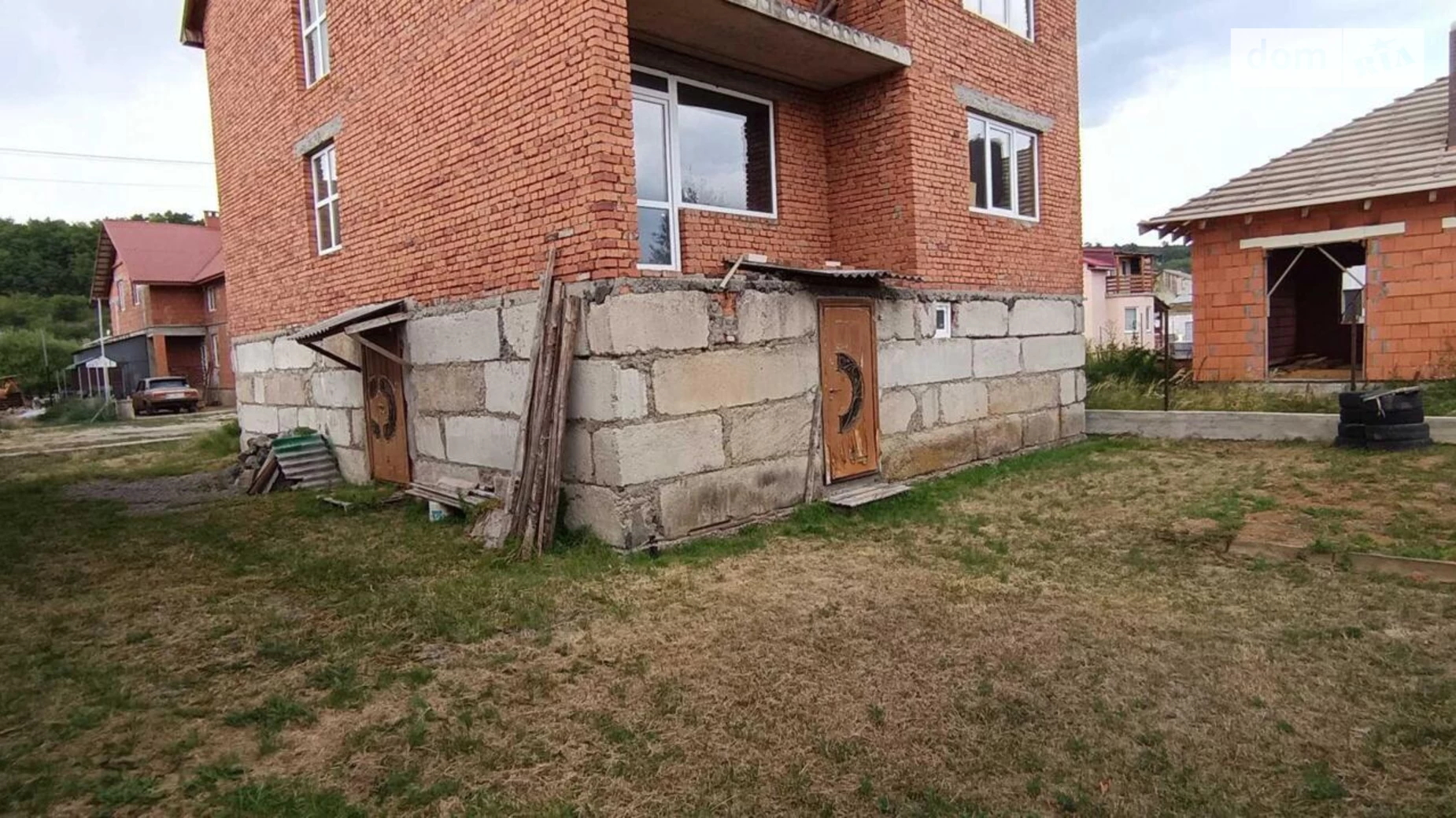 Продается дом на 3 этажа 300 кв. м с участком, цена: 42000 $ - фото 4