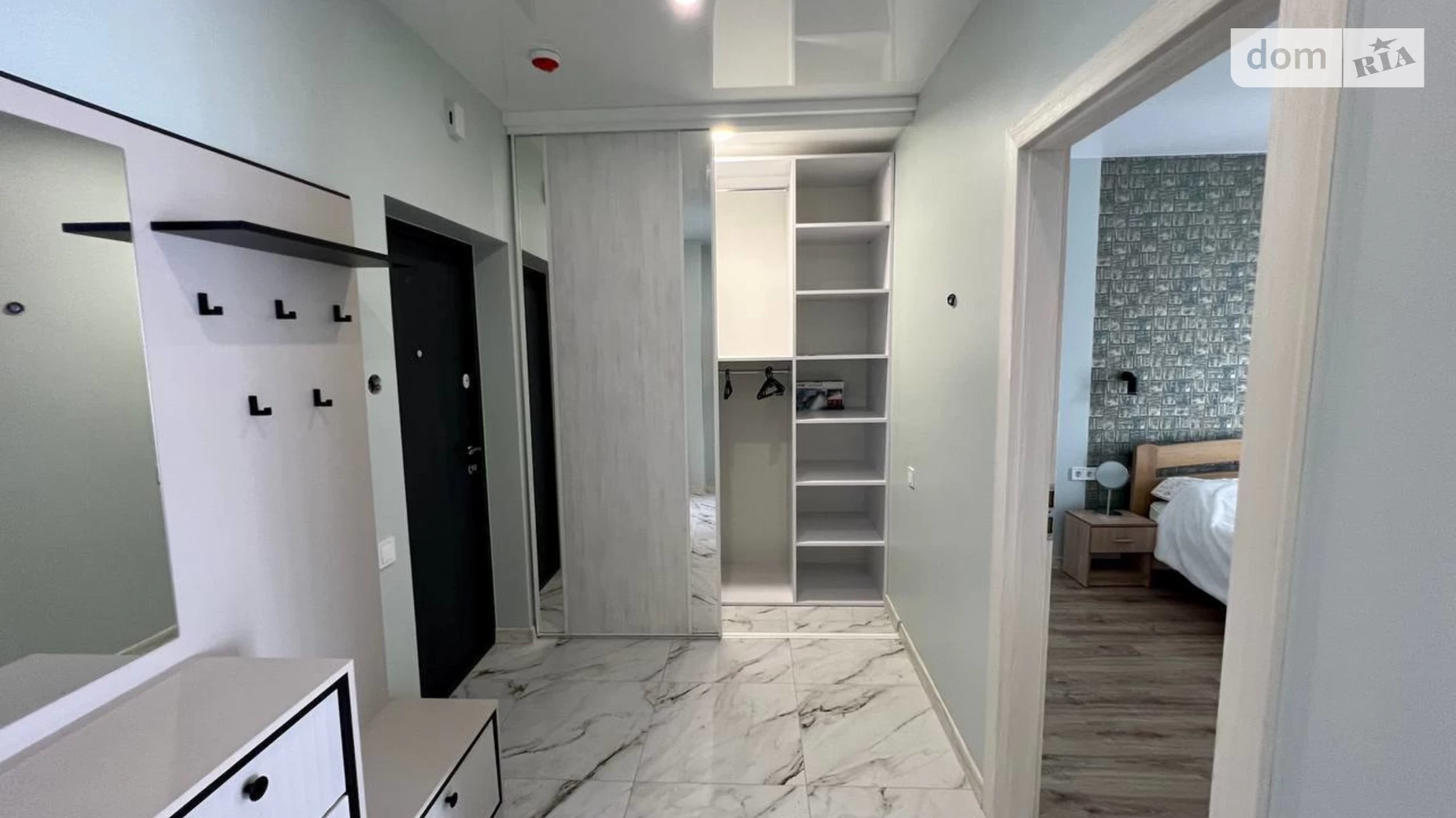 Сдается в аренду 1-комнатная квартира 43 кв. м в Ивано-Франковске, ул. Коновальца Евгения - фото 2