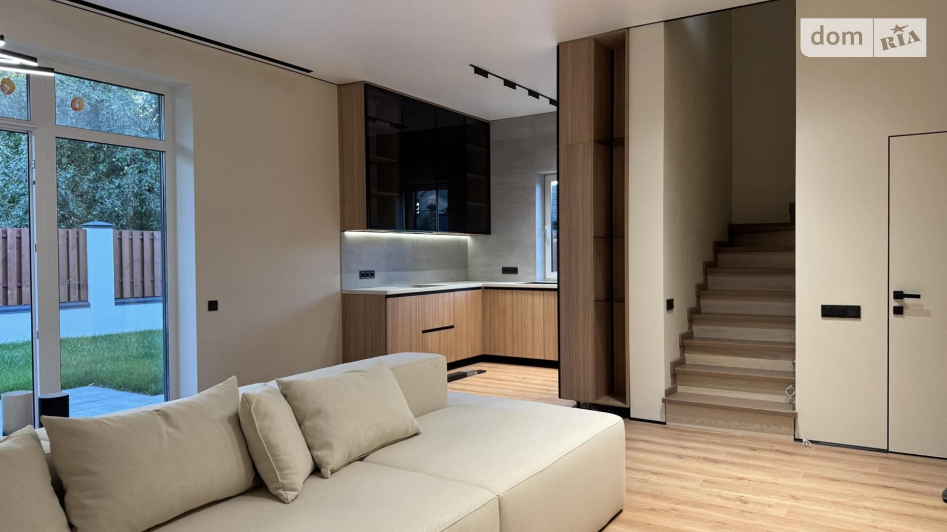 Продается дом на 2 этажа 136 кв. м с гаражом, цена: 275000 $ - фото 2