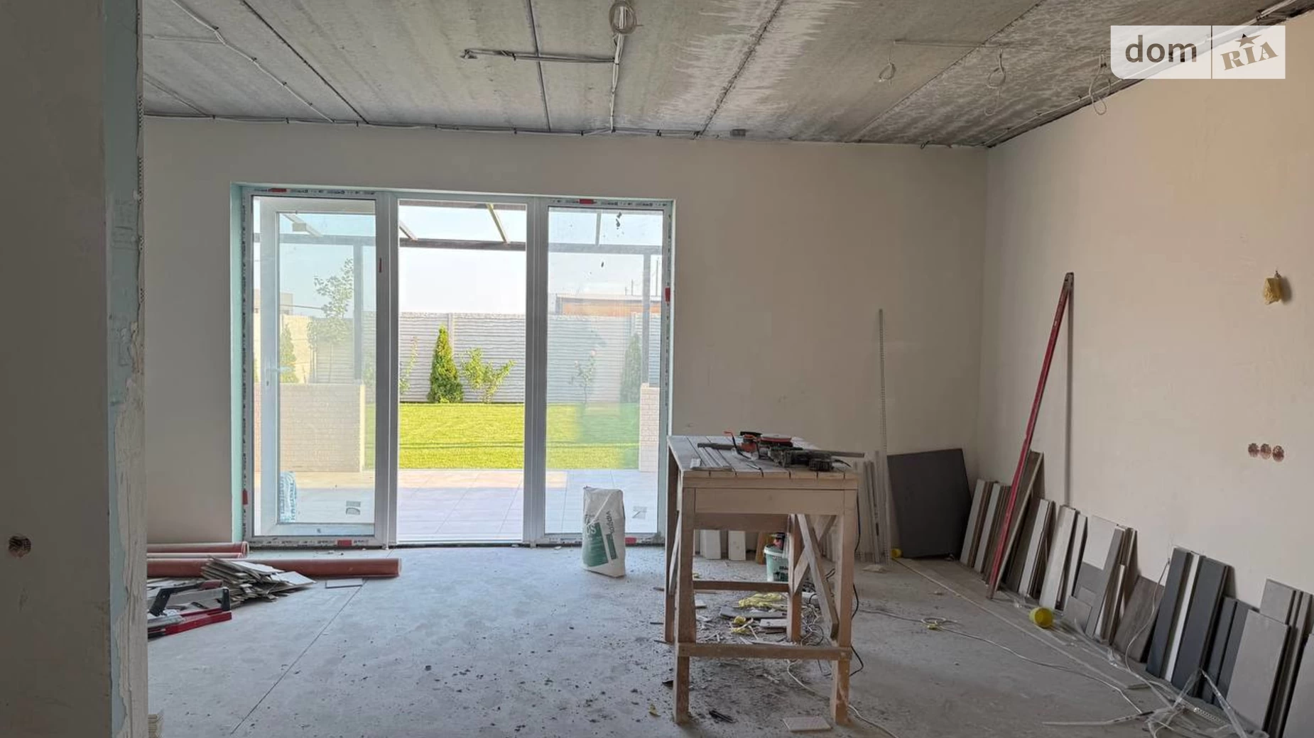 Продается дом на 2 этажа 160 кв. м с гаражом, цена: 135000 $ - фото 2