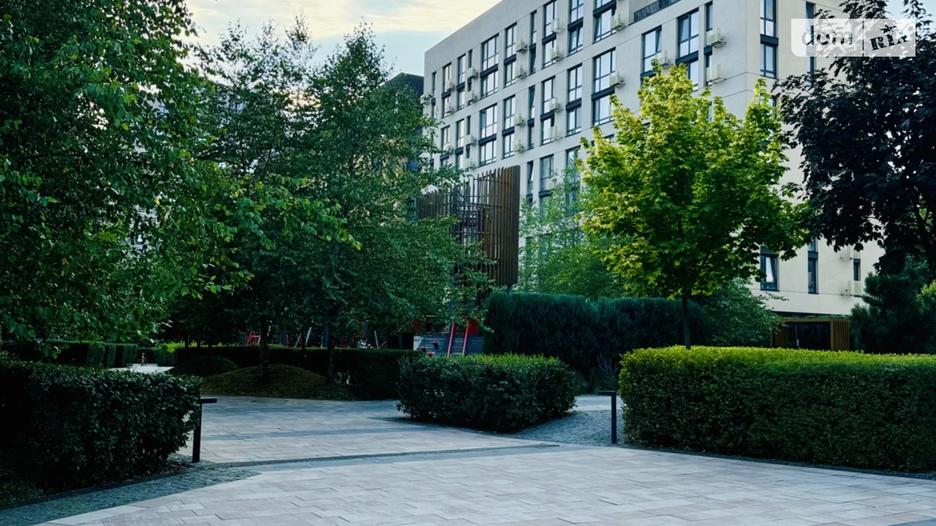 Продается 1-комнатная квартира 69.4 кв. м в Киеве, ул. Салютная, 2 корпус 26 - фото 2