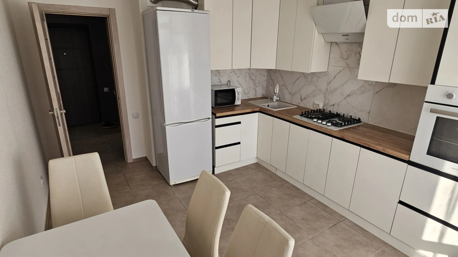 1-комнатная квартира 46 кв. м в Тернополе, ул. Белогорская, 26А - фото 2