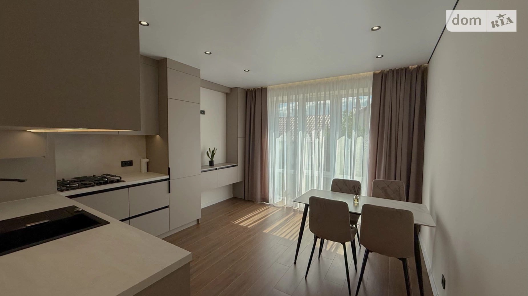 Продается 1-комнатная квартира 42 кв. м в Ровно, ул. Николая Боголюбова, 1 - фото 2