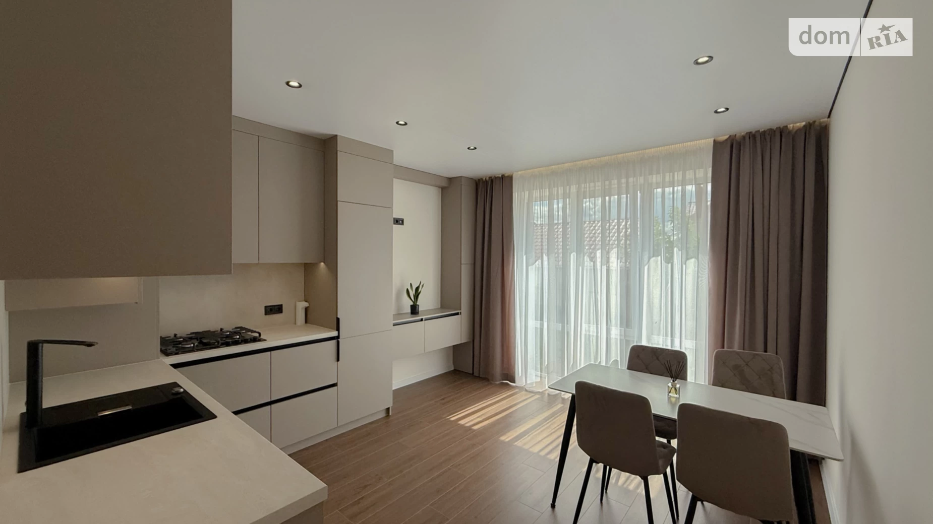 Продается 1-комнатная квартира 42 кв. м в Ровно, ул. Николая Боголюбова, 1 - фото 3