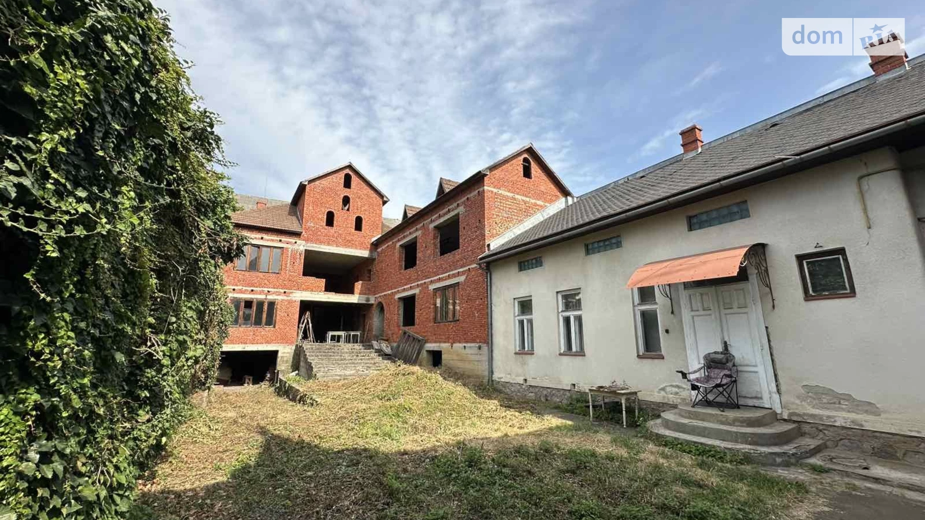 Продается дом на 3 этажа 1080 кв. м с бассейном, цена: 420000 $ - фото 2