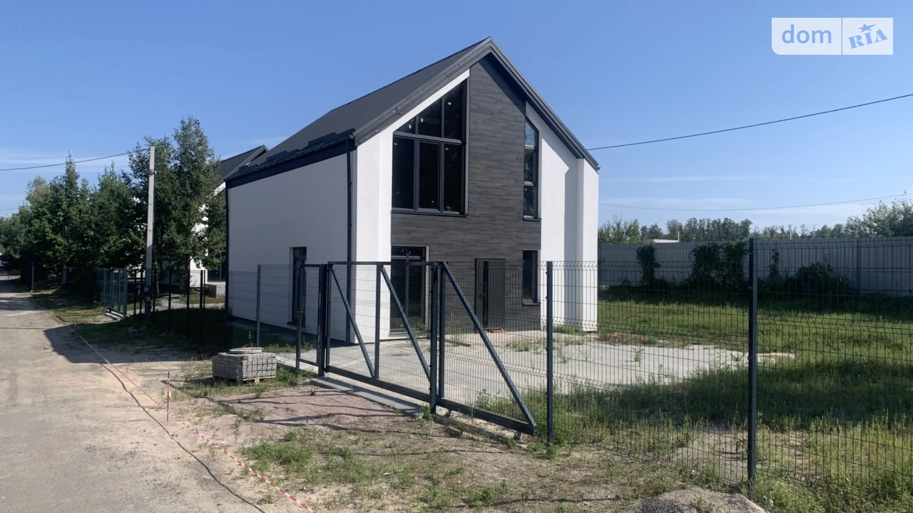 Продается дом на 2 этажа 142 кв. м с садом, цена: 105000 $ - фото 2