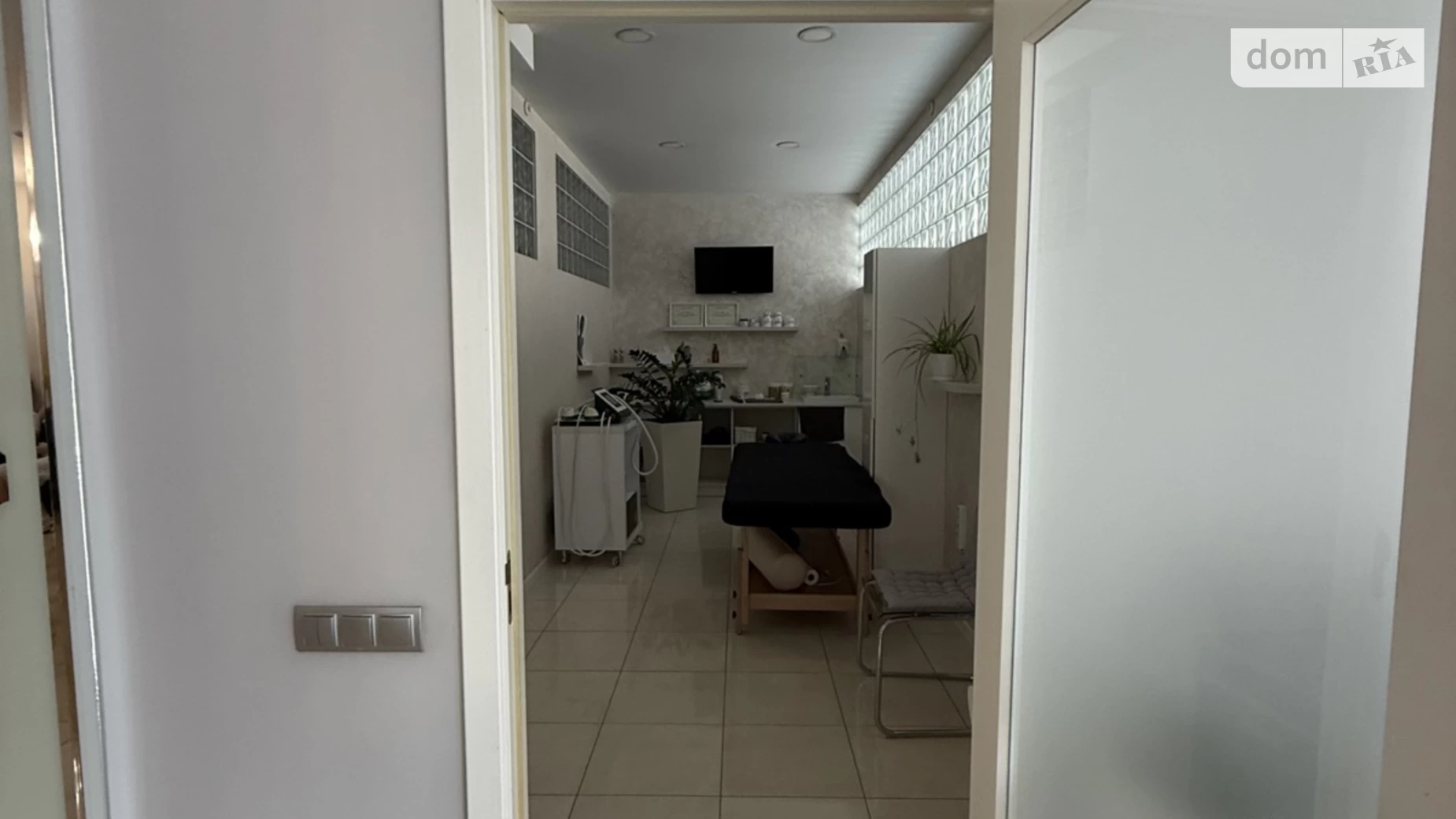 Продается объект сферы услуг 245 кв. м в 6-этажном здании, цена: 16000 € - фото 5