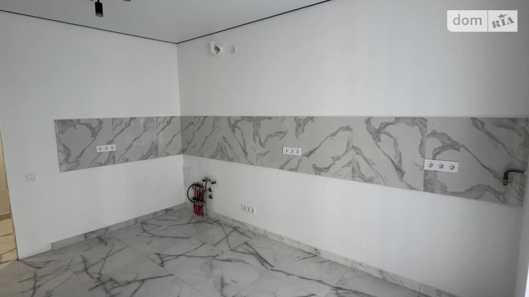 Продается 2-комнатная квартира 62.5 кв. м в Ивано-Франковске, ул. Княгинин - фото 3