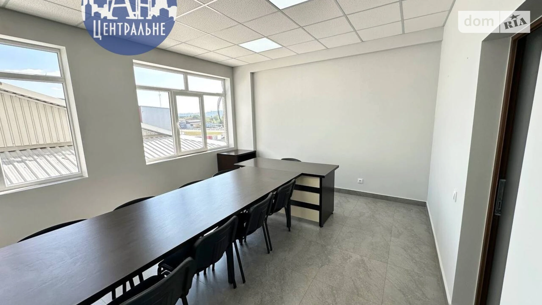 Сдается в аренду офис 24.7 кв. м в бизнес-центре, цена: 7484 грн - фото 2
