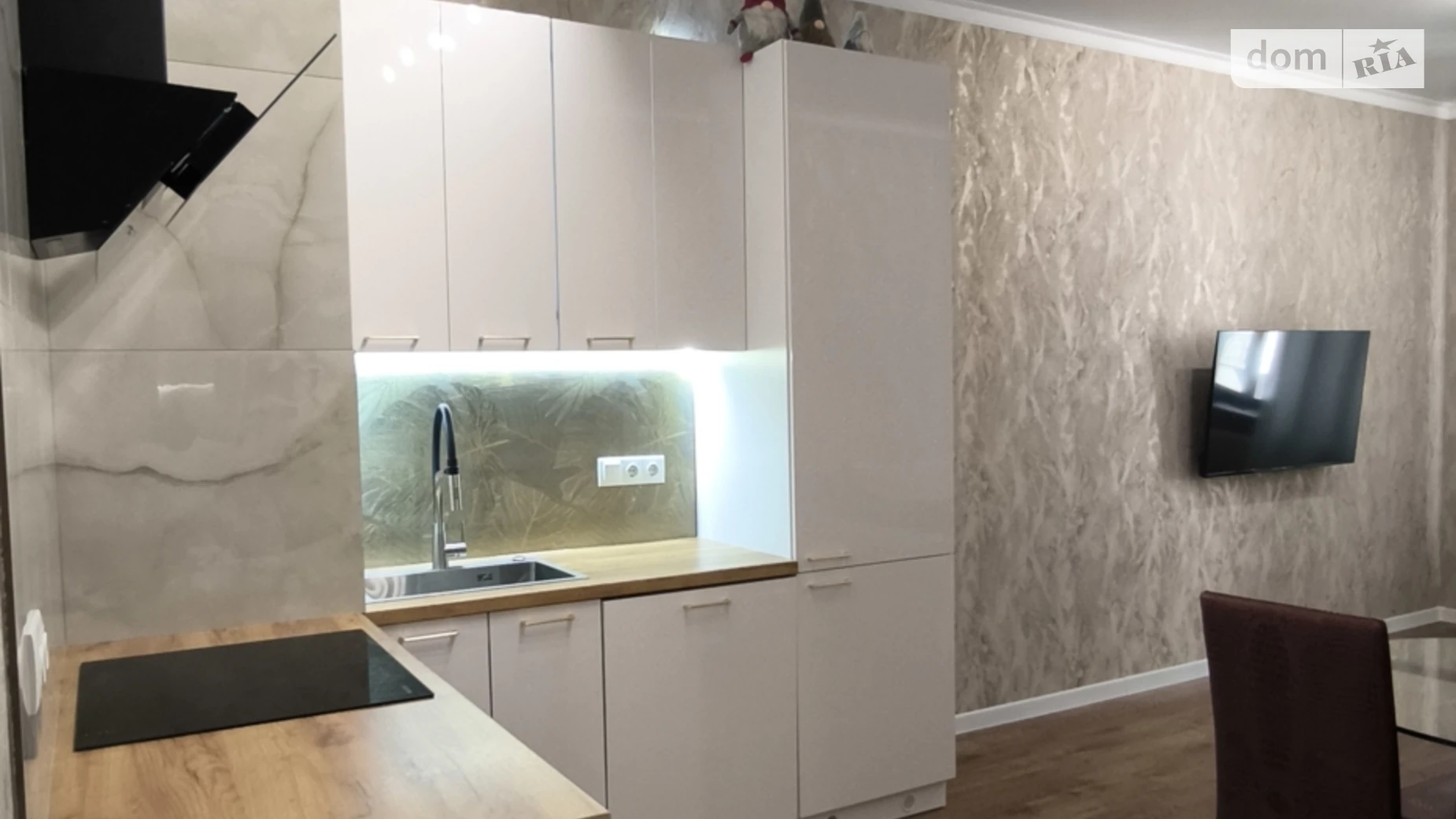 Продается 1-комнатная квартира 43 кв. м в Одессе, Фонтанская дор. - фото 2