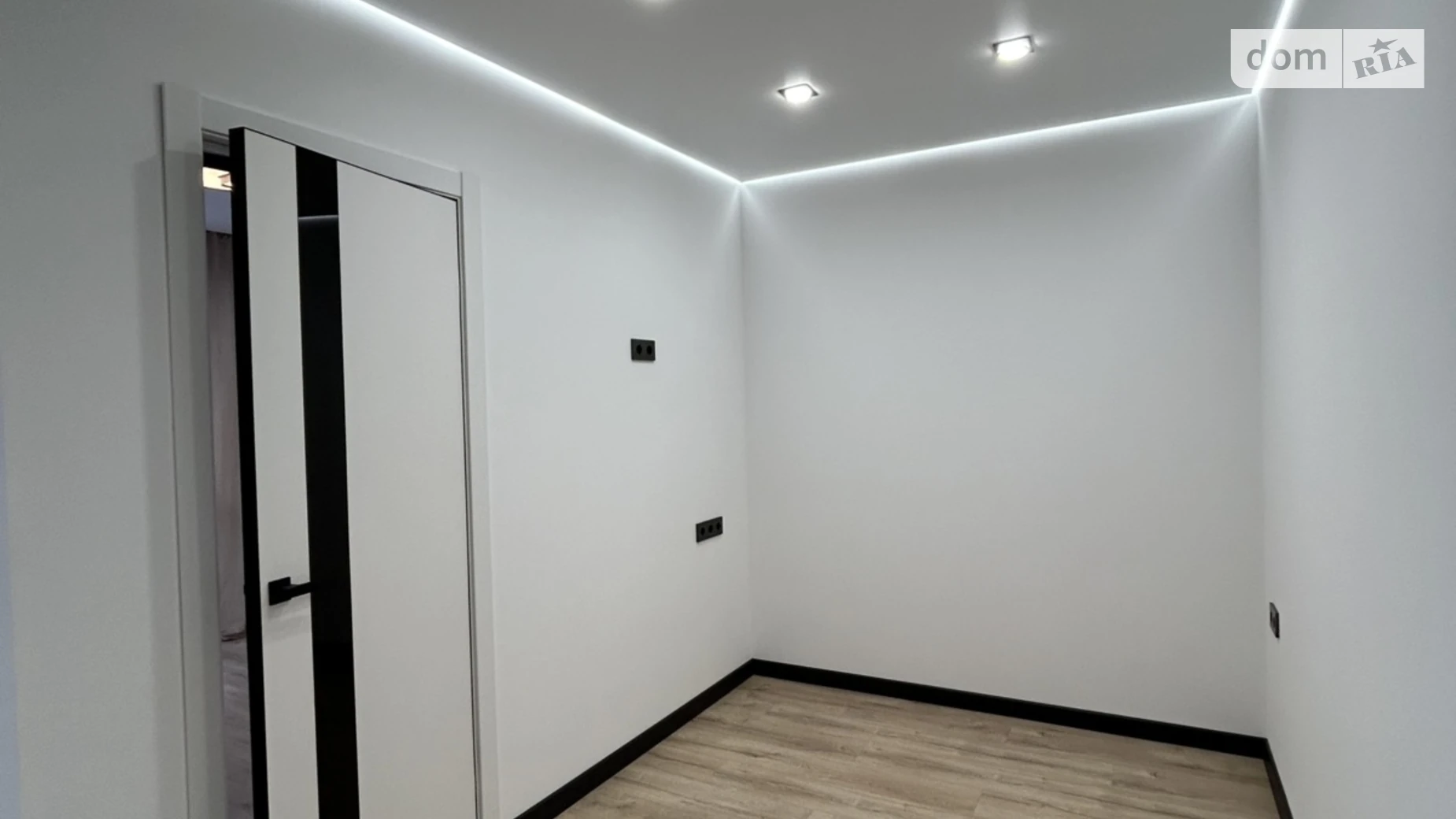 Продается 1-комнатная квартира 44 кв. м в Ивано-Франковске, ул. Бандеры Степана, 79 - фото 3