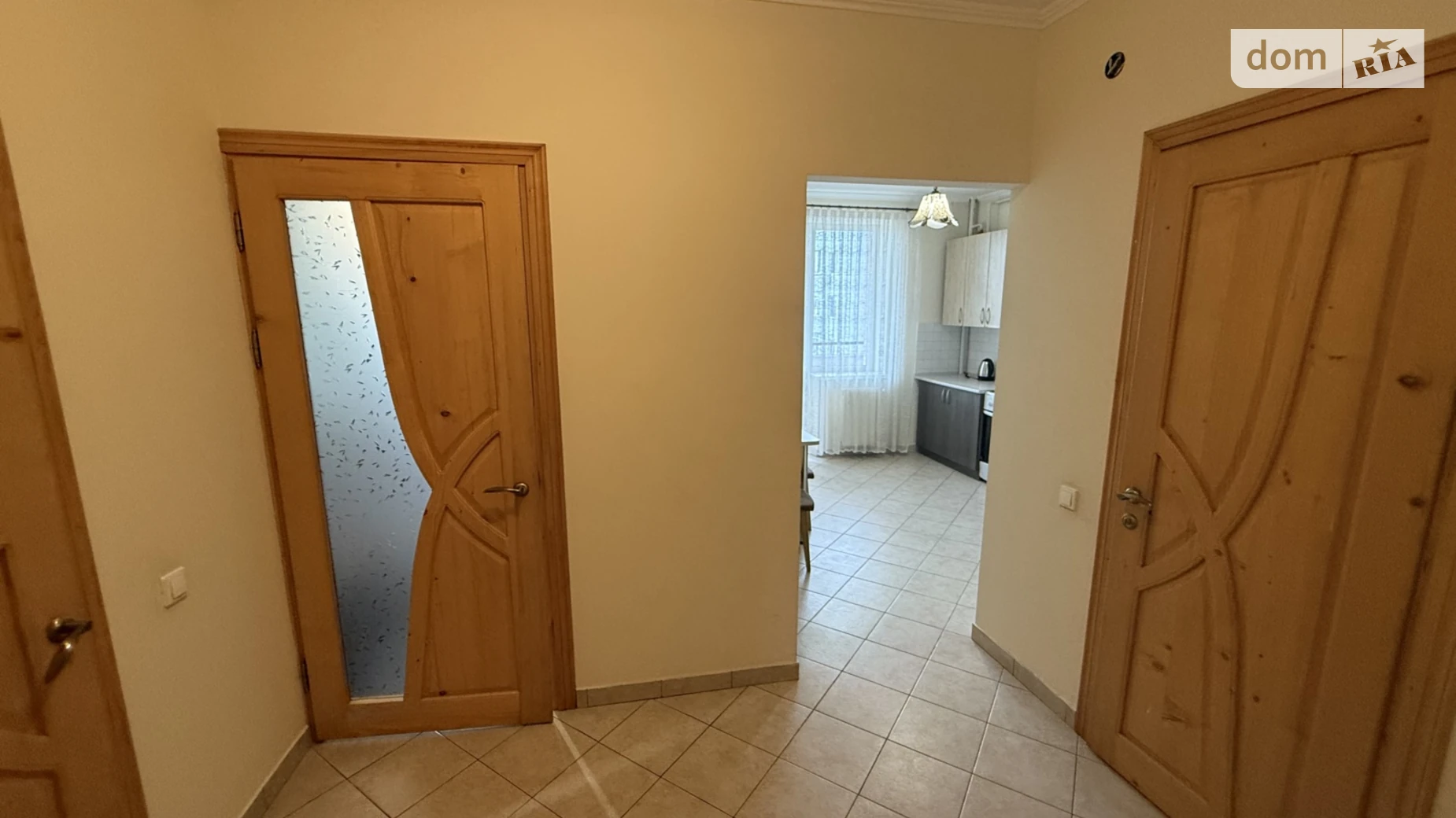 Сдается в аренду 1-комнатная квартира 42 кв. м в Львове, ул. Михновских Братьев, 32Б - фото 3