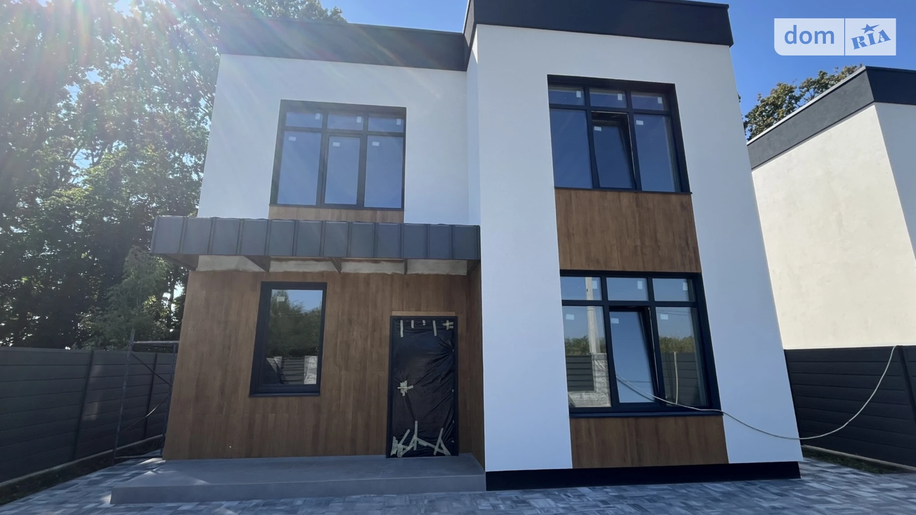 Продается дом на 2 этажа 134 кв. м с гаражом, цена: 150000 $ - фото 2