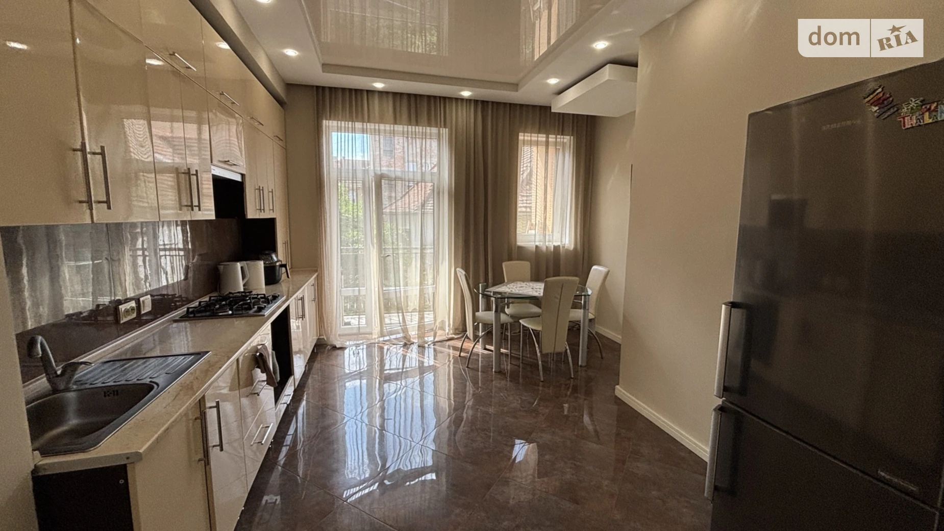 Продается 2-комнатная квартира 70 кв. м в Ужгороде, ул. Лучкая, 18 - фото 2