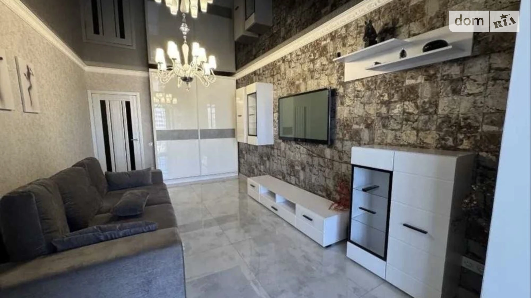 Продается 1-комнатная квартира 43 кв. м в Днепре, ул. Набережная Победы - фото 2