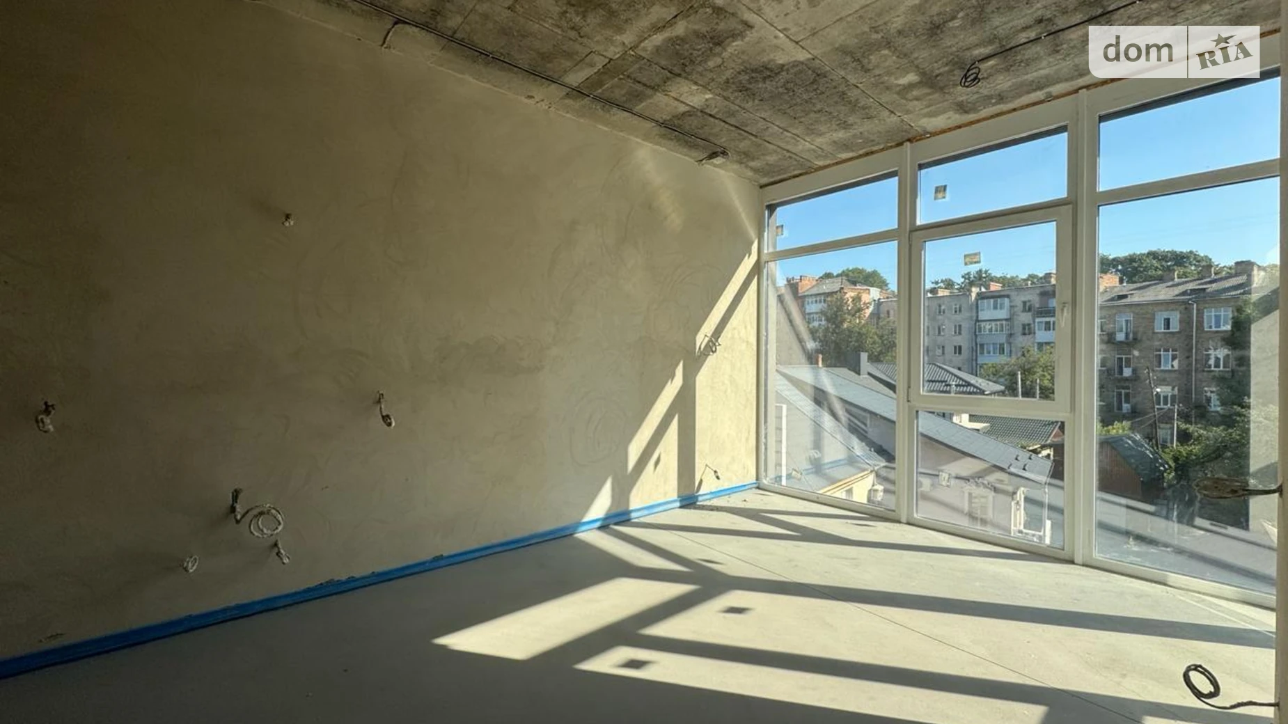 Продается 1-комнатная квартира 38 кв. м в Ровно, ул. Малый Спуск, 4 - фото 2