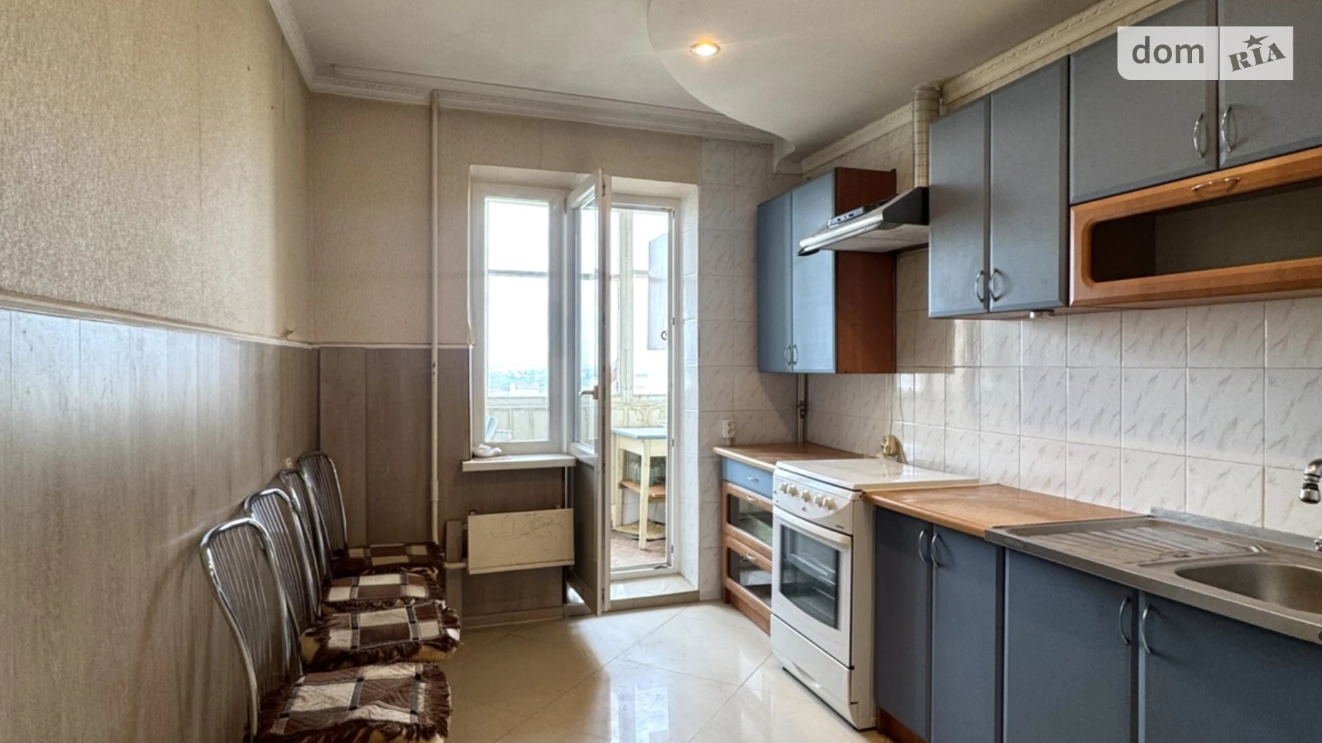 Продается 3-комнатная квартира 65.5 кв. м в Ровно, ул. Шухевича Романа - фото 2