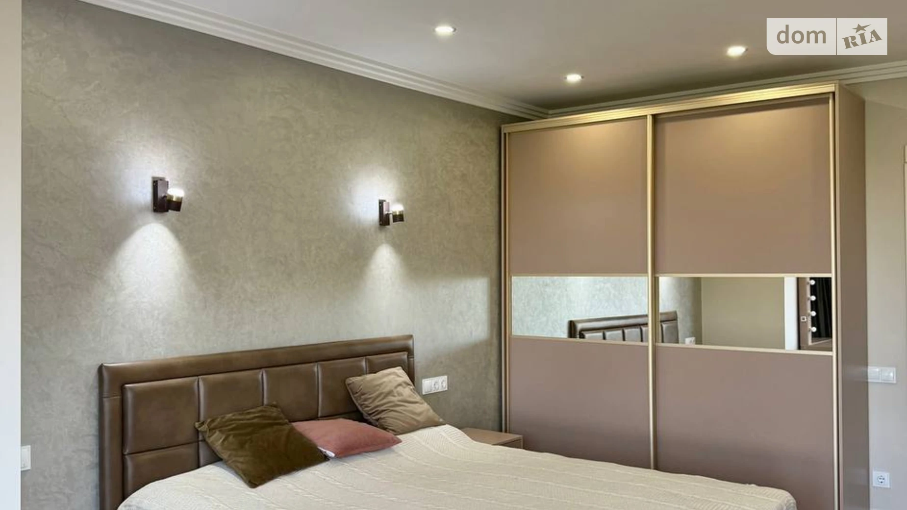 Продается 3-комнатная квартира 111 кв. м в Черновцах, ул. Ровенская, 12Б/1 - фото 2