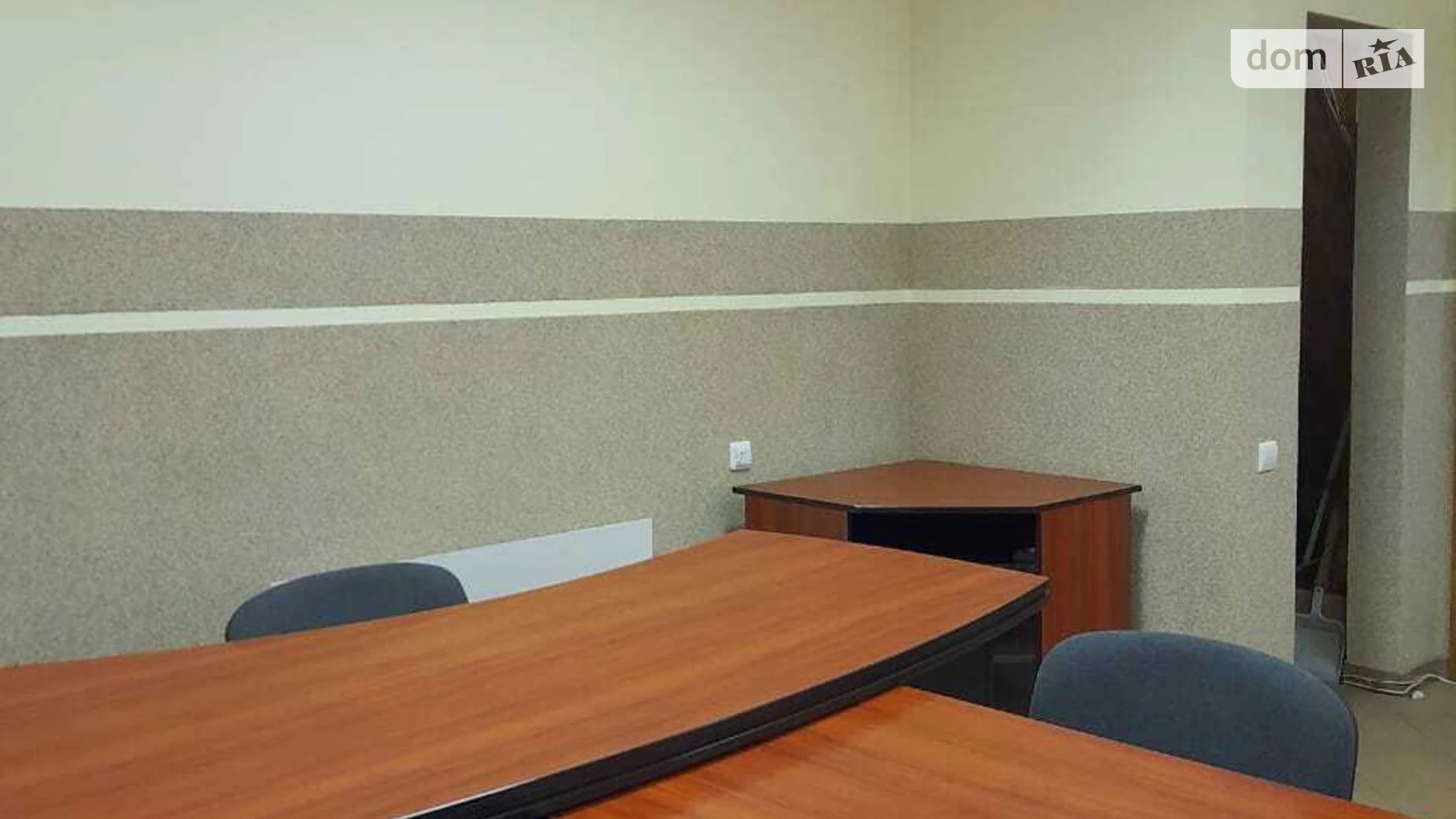 Сдается в аренду офис 65 кв. м в бизнес-центре, цена: 450 $ - фото 2