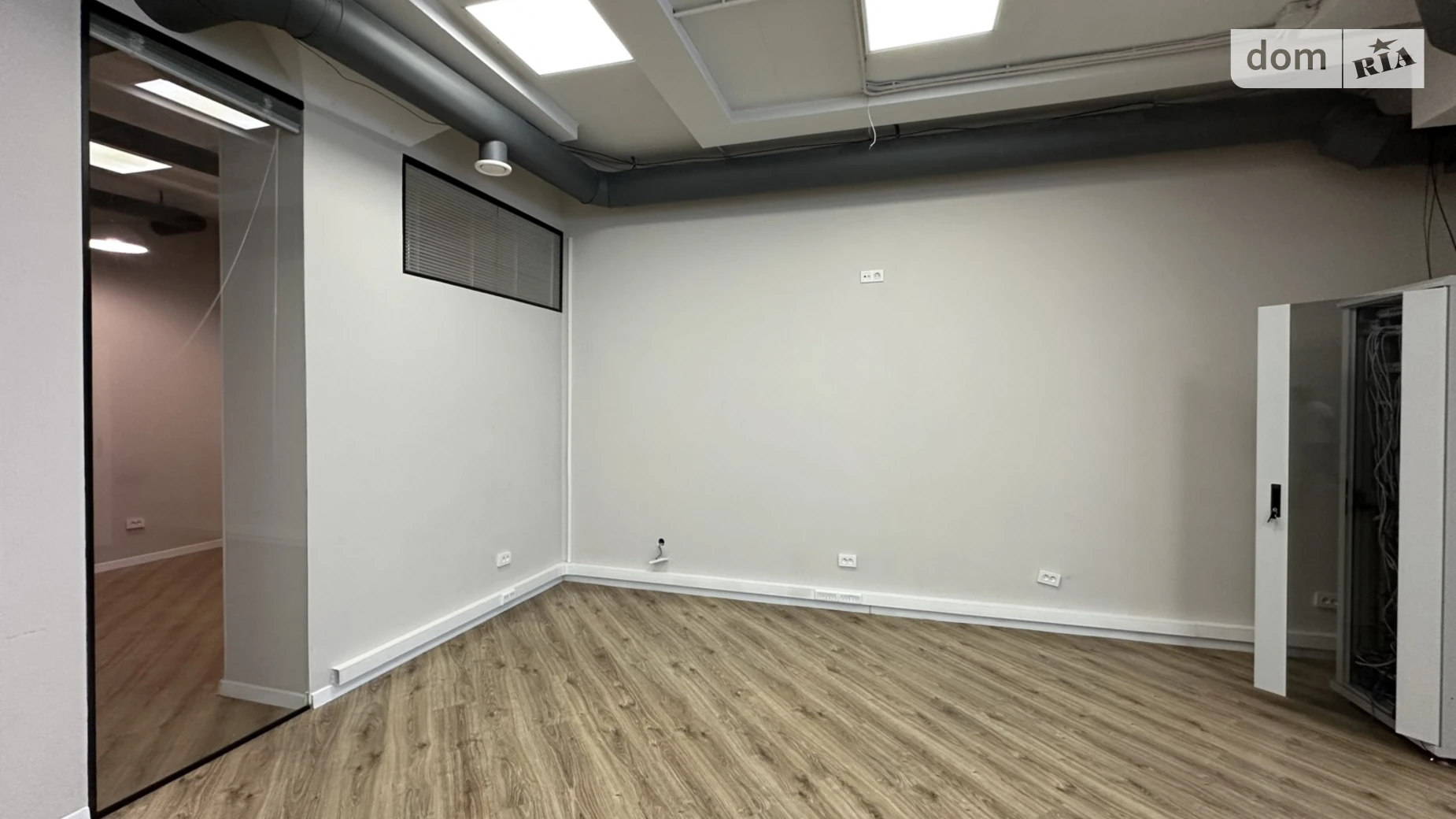 Сдается в аренду офис 185 кв. м в бизнес-центре, цена: 1200 $ - фото 2