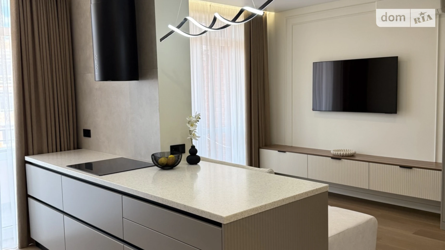 Продается 2-комнатная квартира 82 кв. м в Черновцах, просп. Независимости, 104А - фото 2