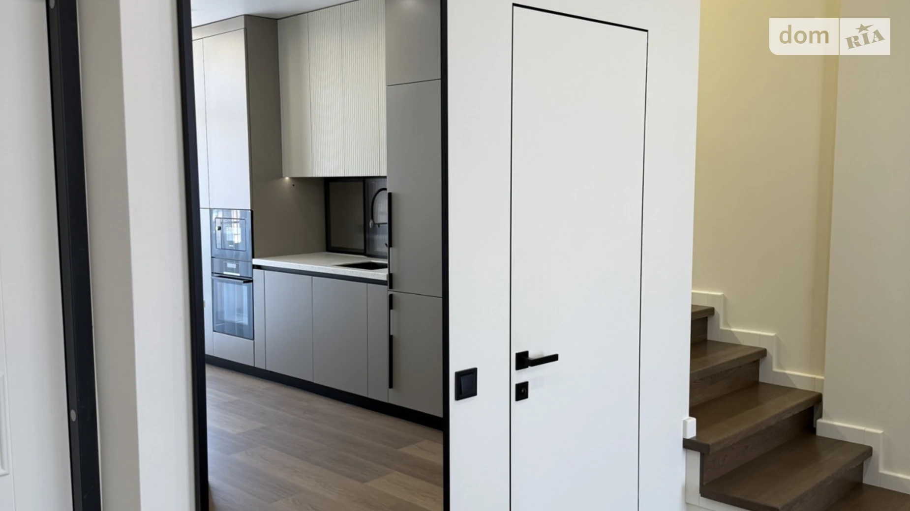 Продается 2-комнатная квартира 82 кв. м в Черновцах, просп. Независимости, 104А - фото 4