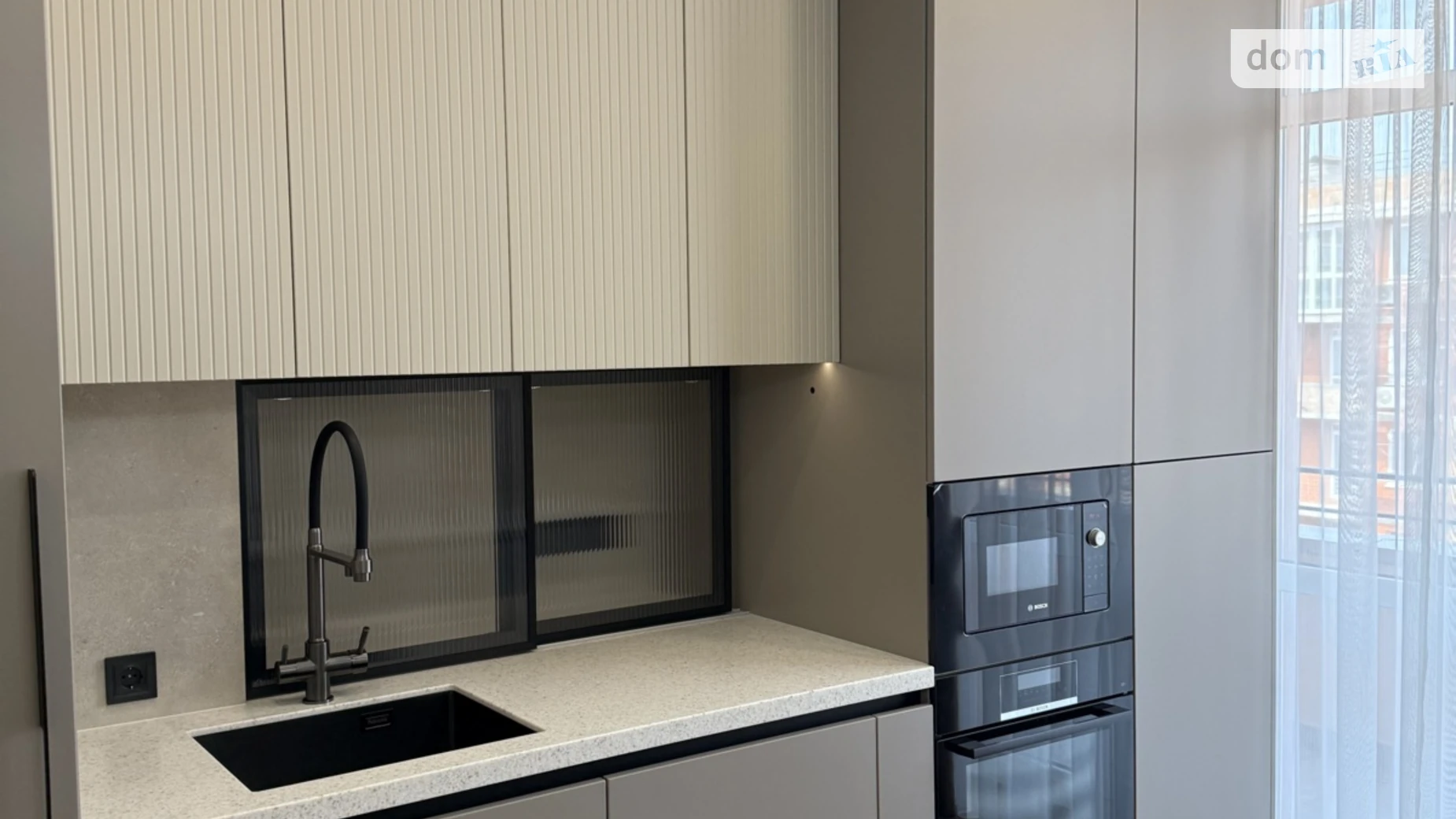 Продается 2-комнатная квартира 82 кв. м в Черновцах, просп. Независимости, 104А - фото 5