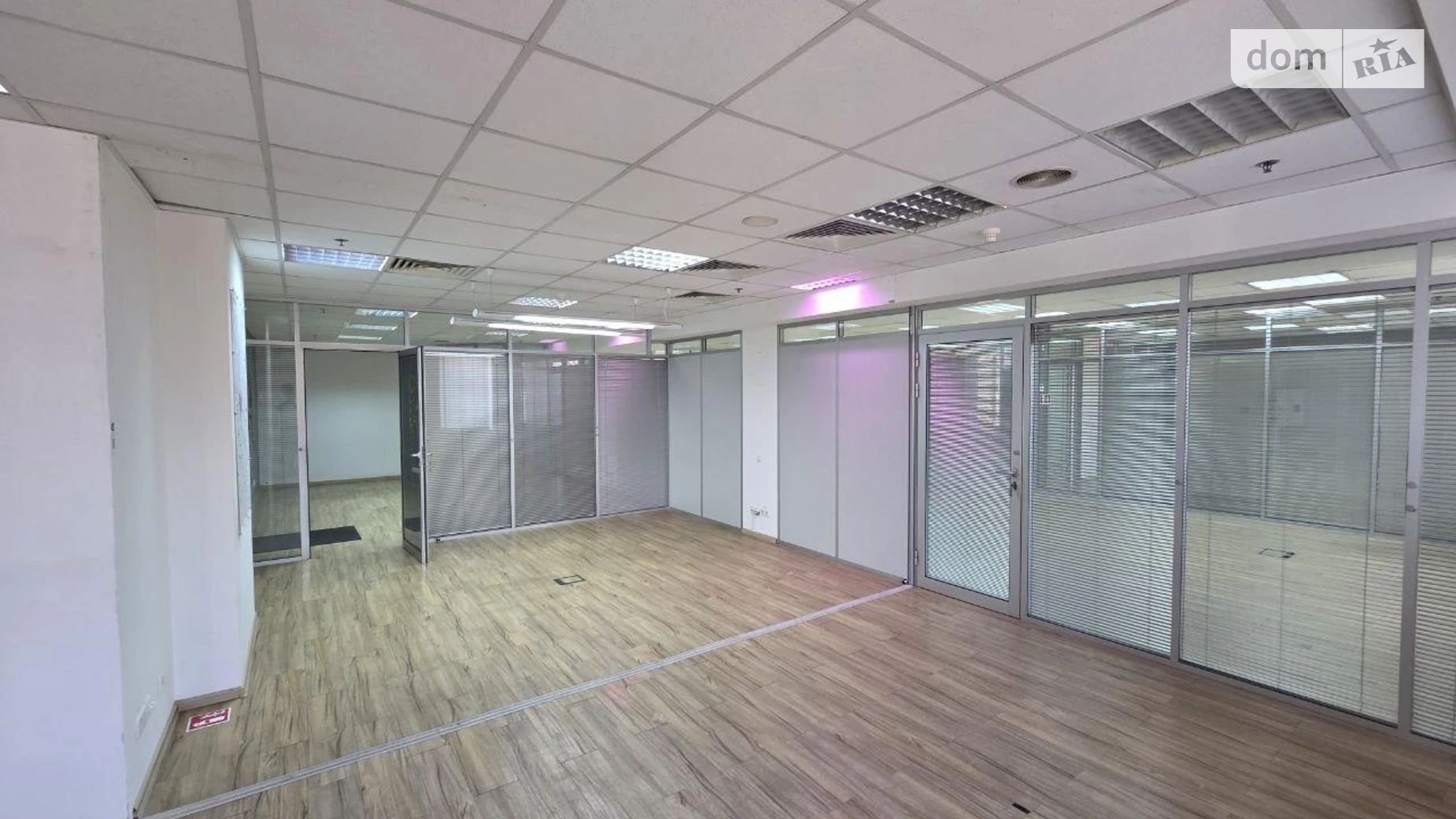 Сдается в аренду офис 340 кв. м в бизнес-центре, цена: 8650 $ - фото 4
