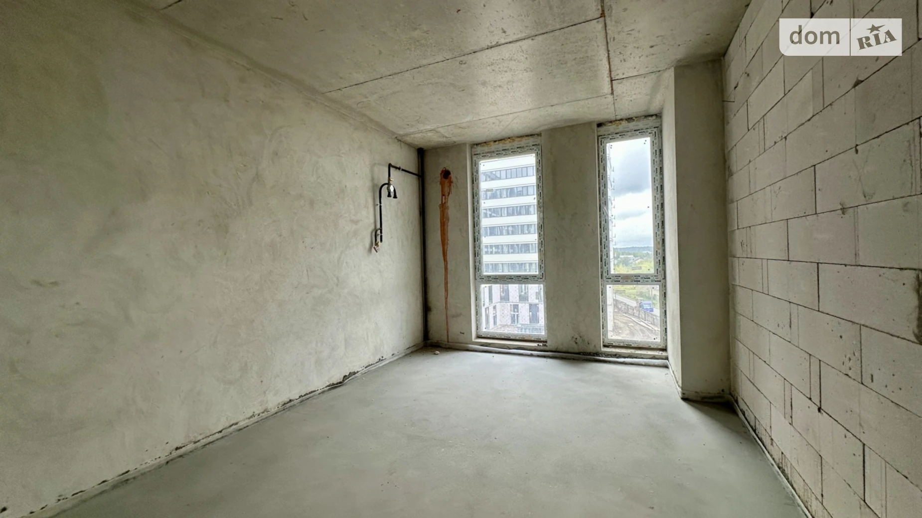 Продается 2-комнатная квартира 68 кв. м в Ивано-Франковске, ул. Надречная, 1 - фото 2