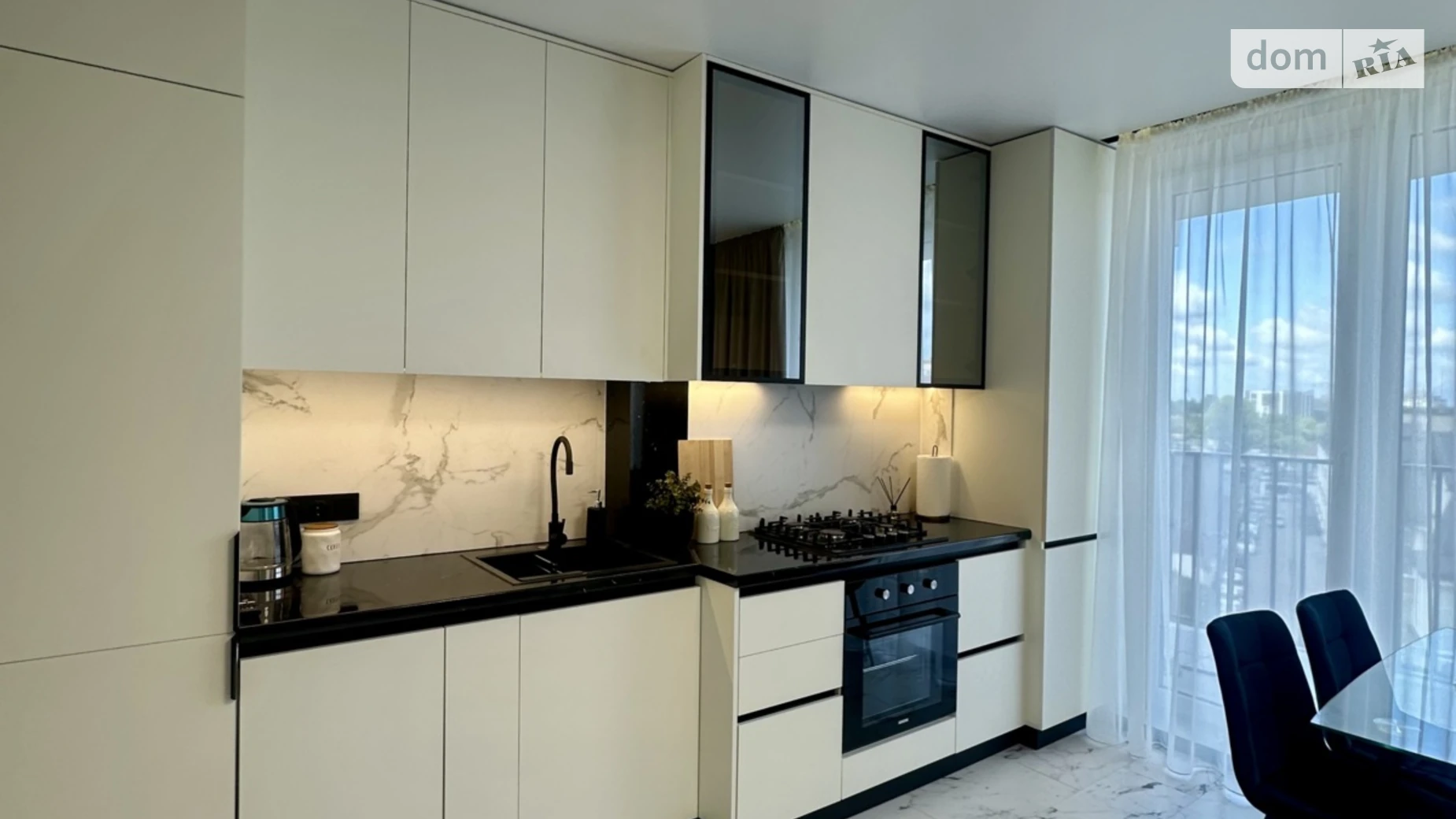 Продается 2-комнатная квартира 53 кв. м в Ужгороде, ул. Бабьяка, 8 - фото 2