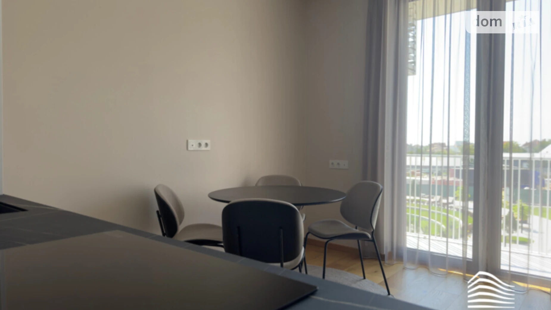 Продается 1-комнатная квартира 43.4 кв. м в Ужгороде, ул. Легоцкого, 80 - фото 2