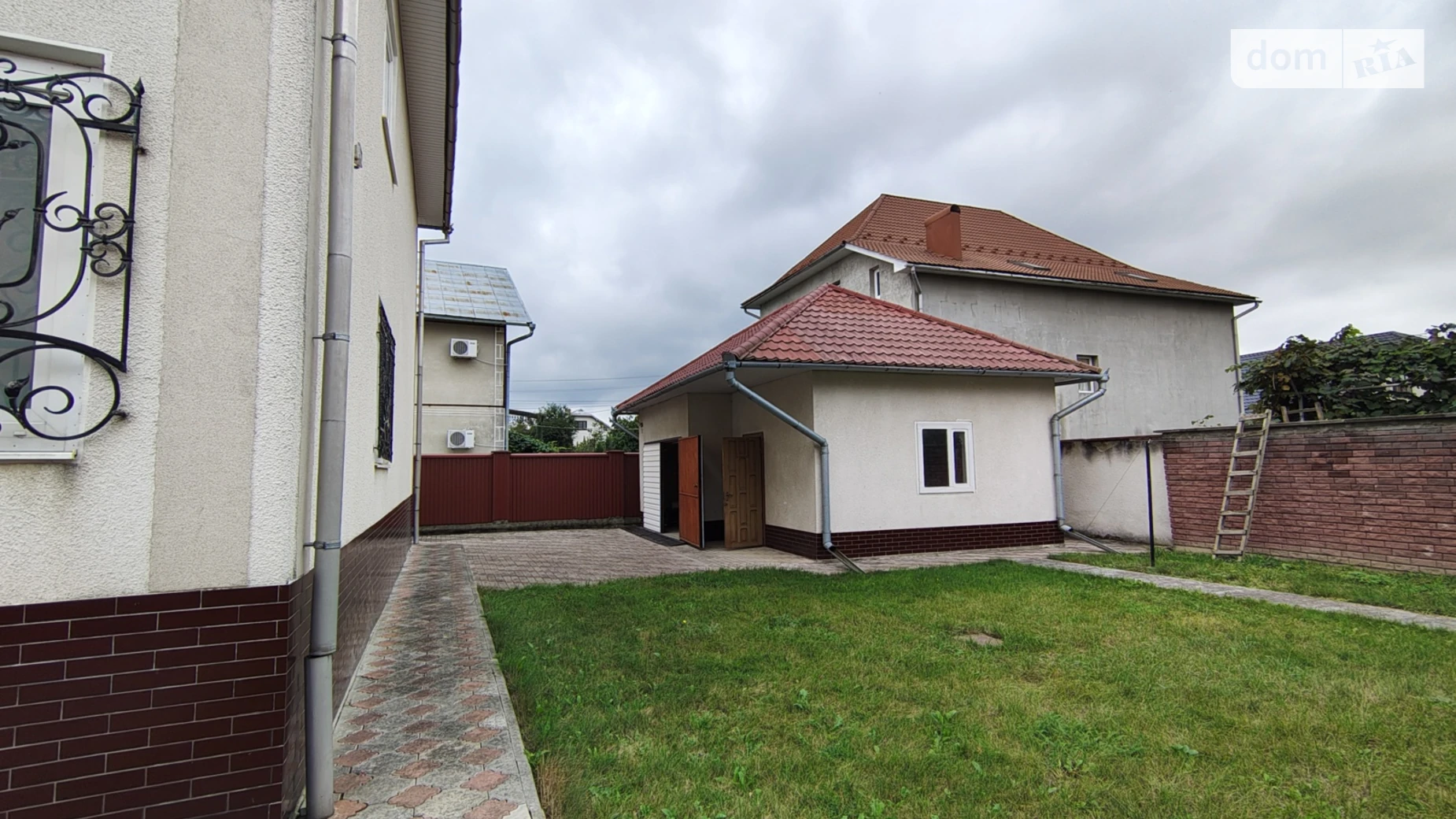 Продается дом на 2 этажа 210 кв. м с гаражом, цена: 150000 $ - фото 2