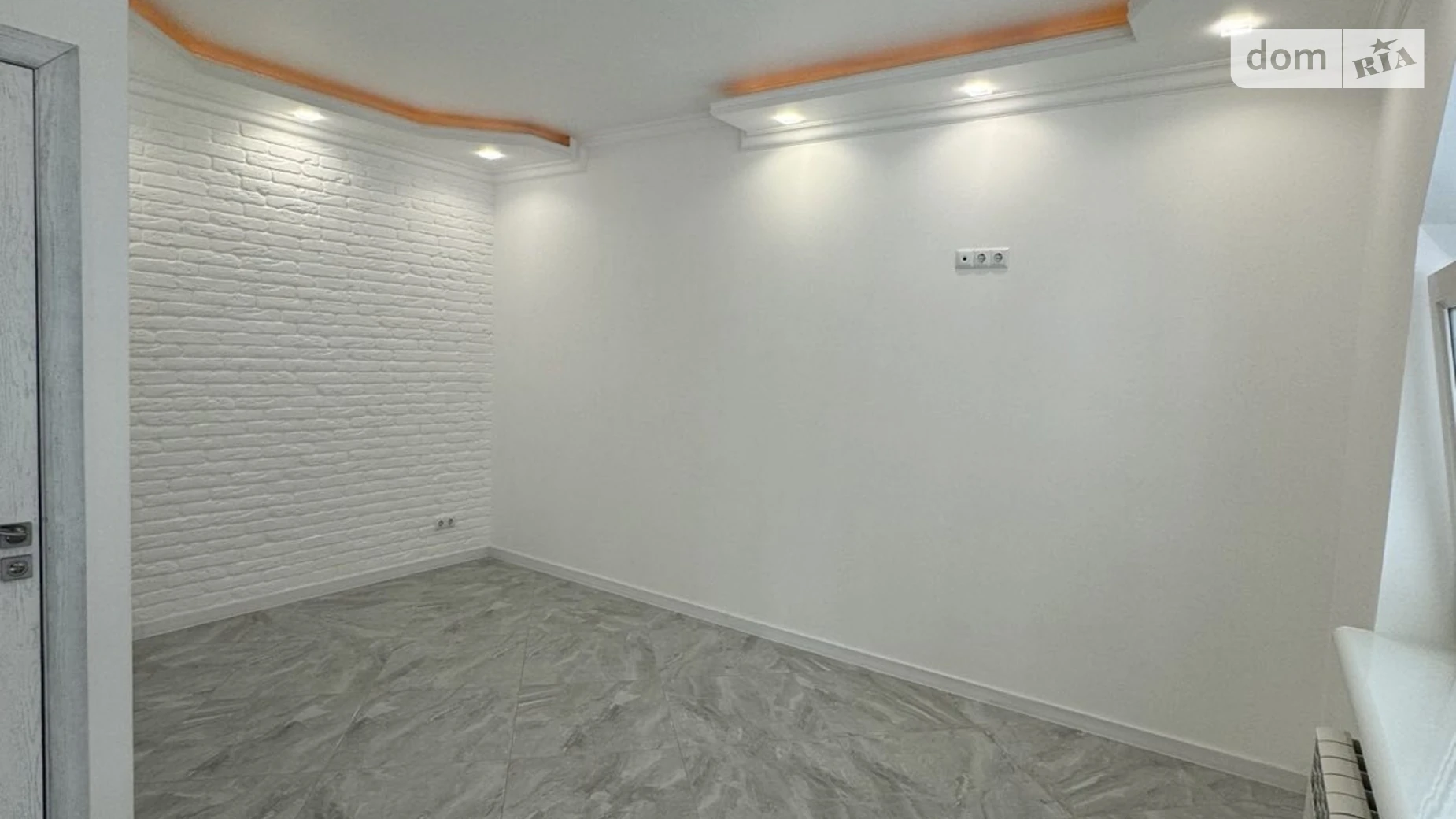 пл. Олександра Духновича, 4 Центр Мукачево, цена: 500 $ - фото 5