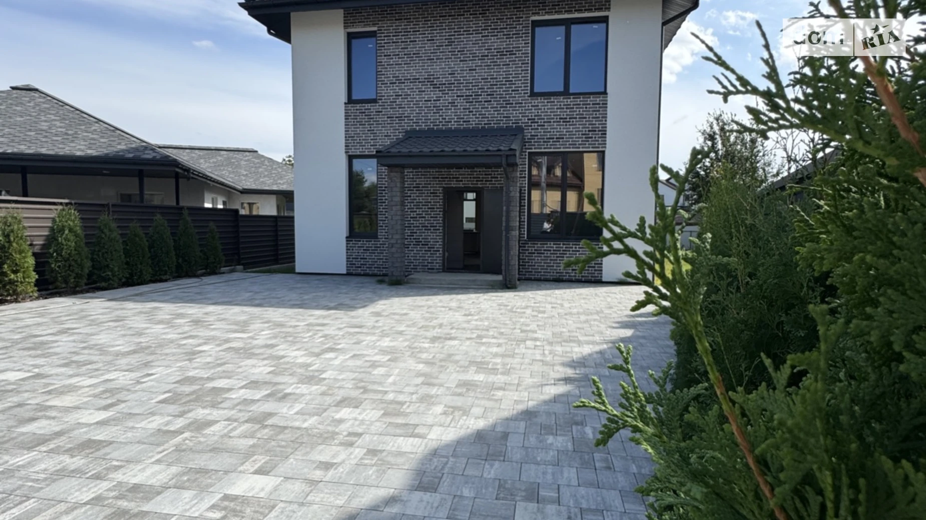 Продается дом на 2 этажа 160 кв. м с камином, цена: 153000 $ - фото 2