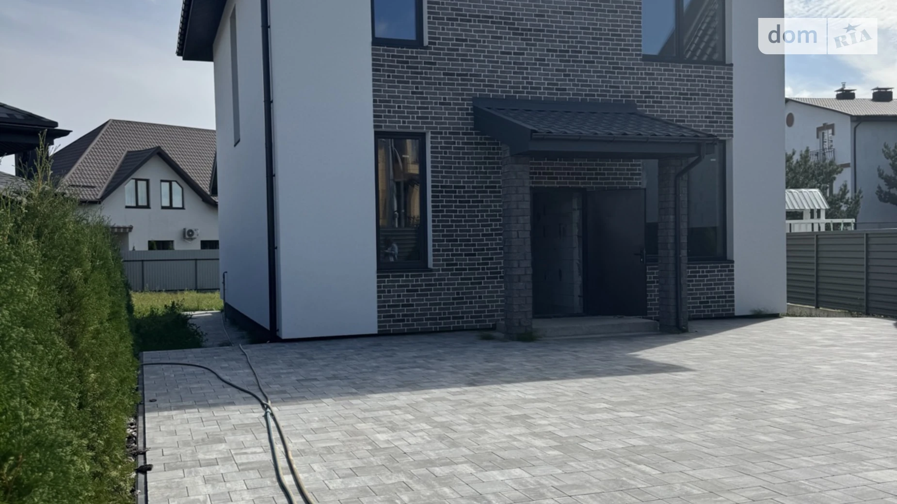 Продается дом на 2 этажа 160 кв. м с камином, цена: 153000 $ - фото 3