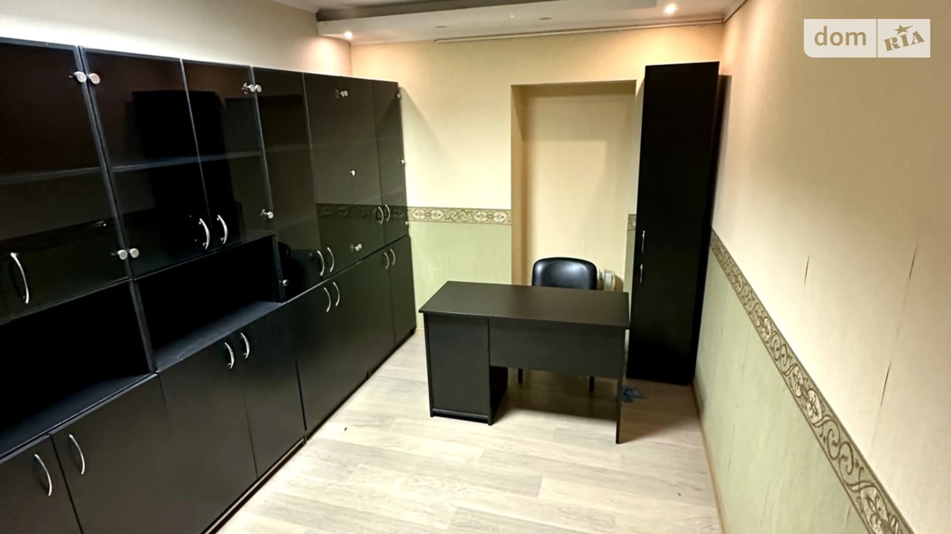 Сдается в аренду офис 155 кв. м в бизнес-центре, цена: 750 $ - фото 3