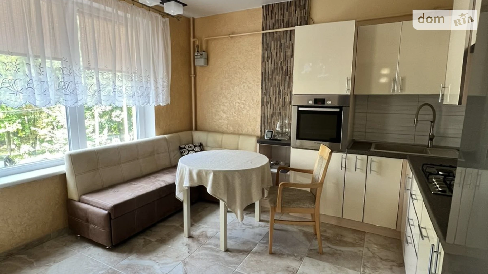 Сдается в аренду 1-комнатная квартира 54.6 кв. м в Львове, ул. Скниловская, 77А - фото 2