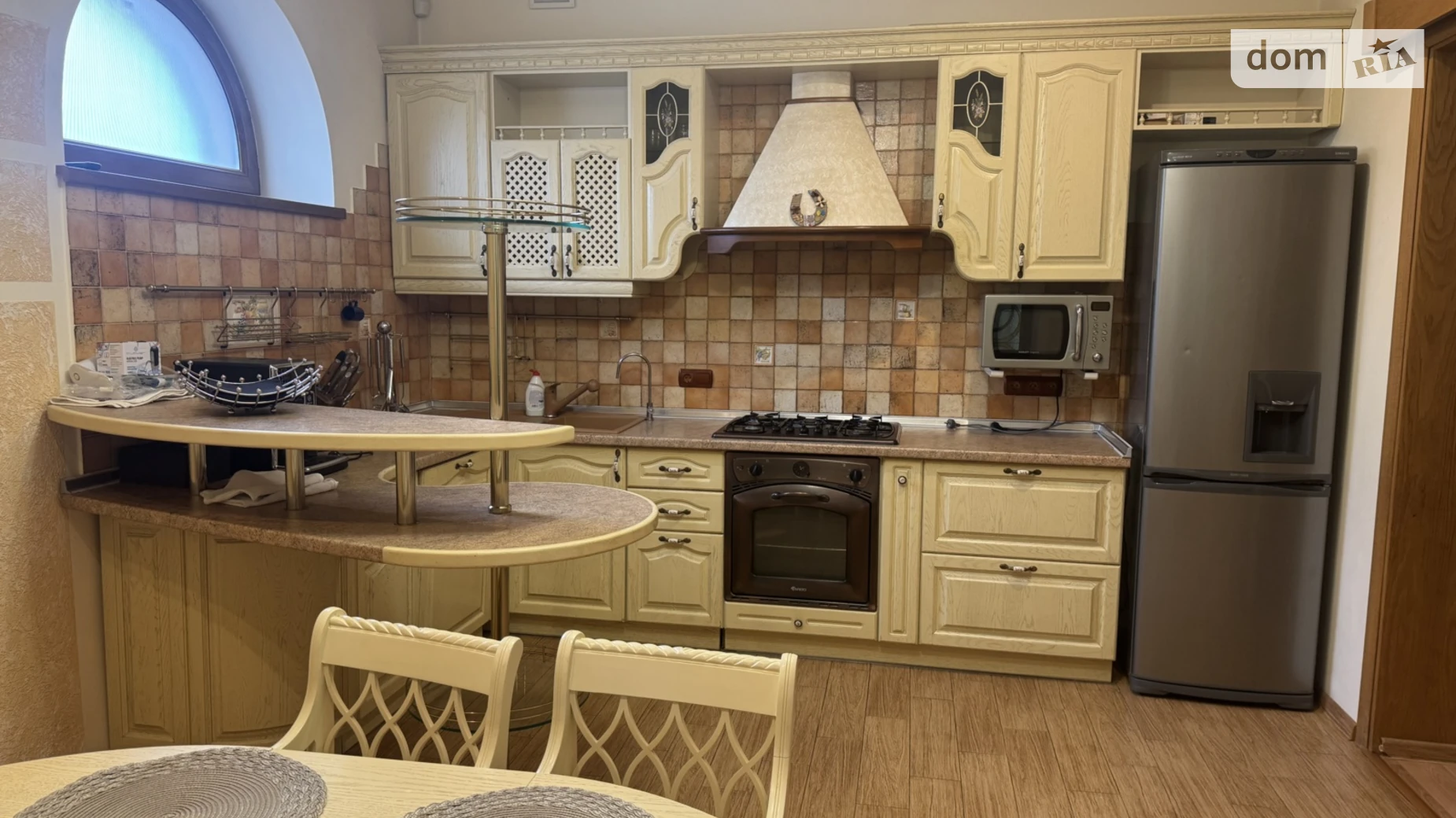 Продается дом на 2 этажа 295 кв. м с подвалом, цена: 320000 $ - фото 2