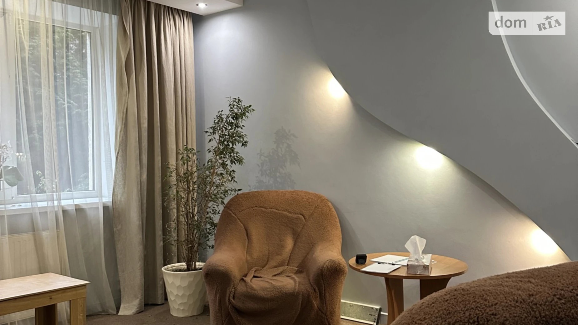 Сдается в аренду офис 100 кв. м в бизнес-центре, цена: 1000 $ - фото 2
