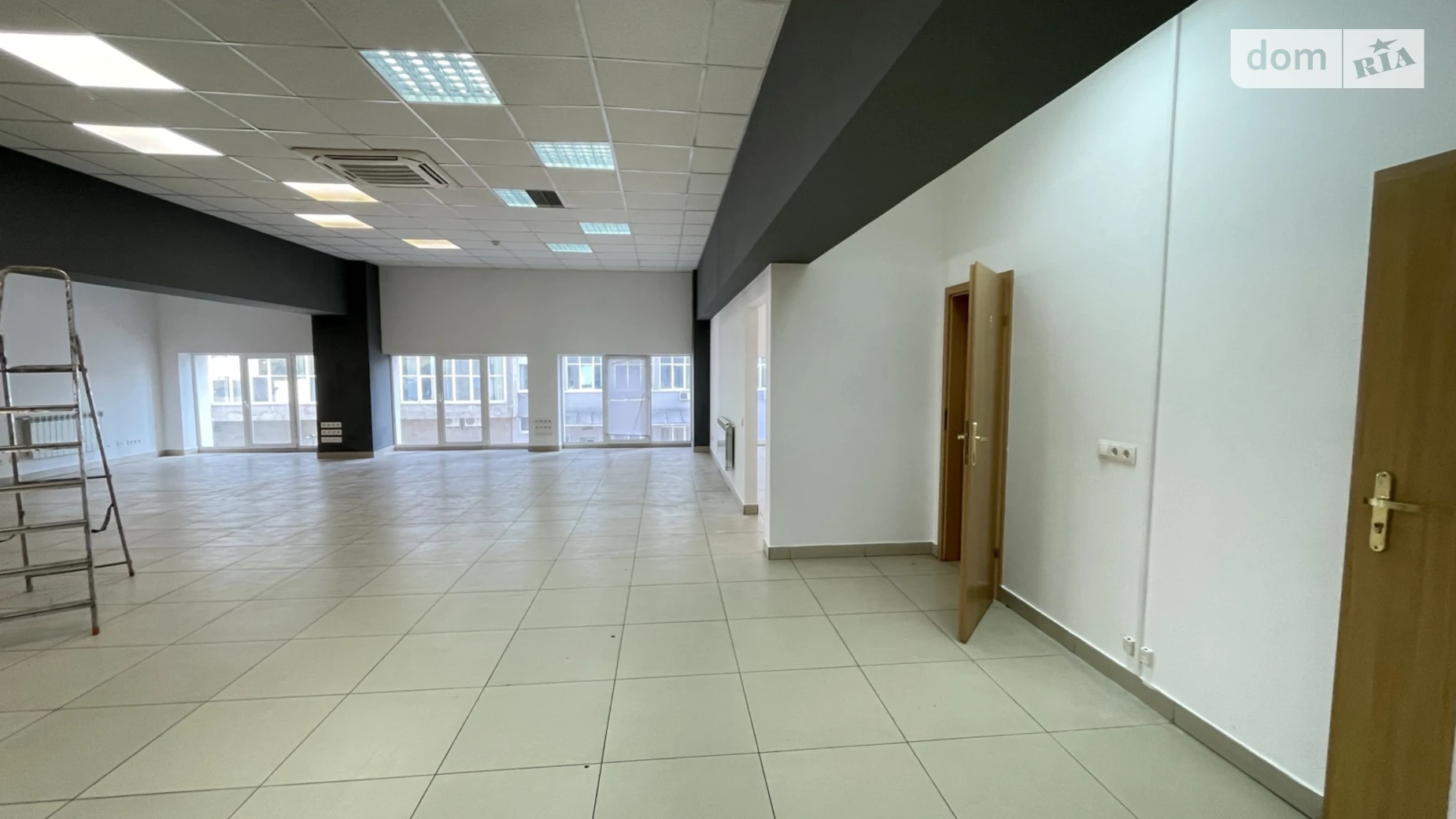 Сдается в аренду офис 375 кв. м в бизнес-центре, цена: 131250 грн - фото 5