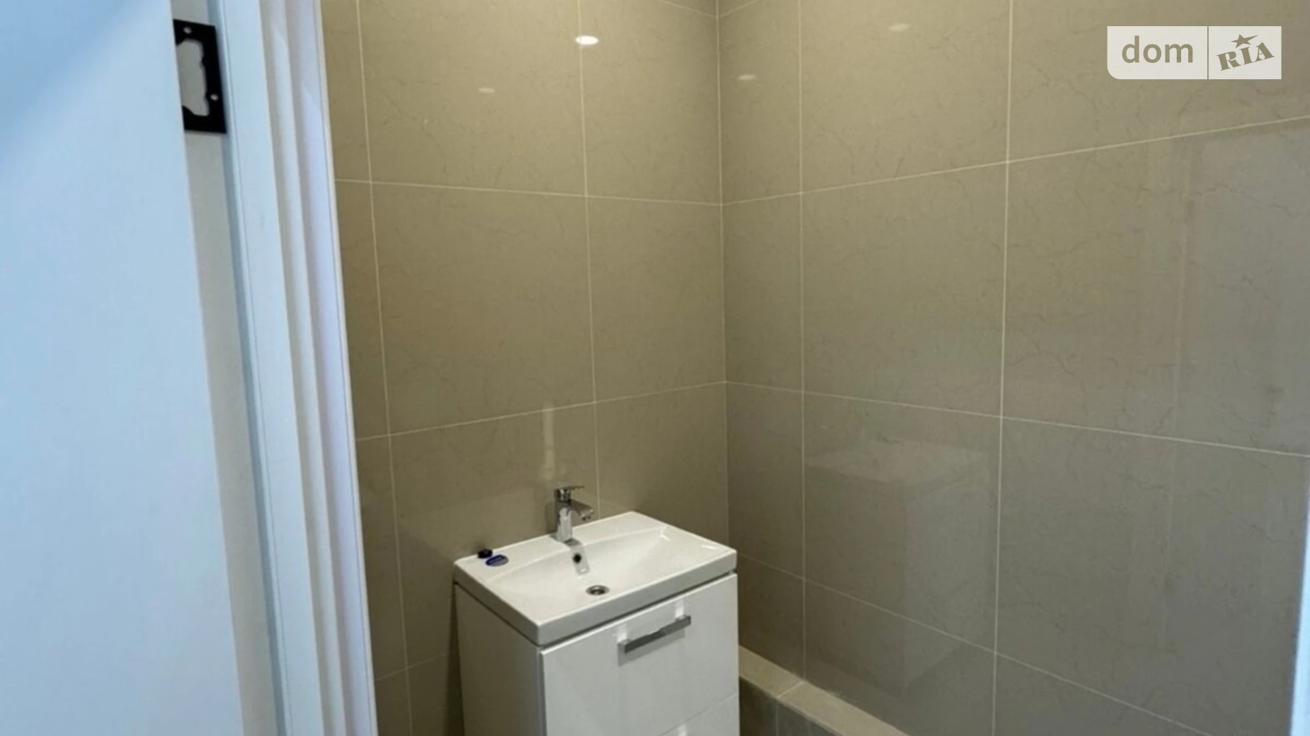 Продается офис 43 кв. м в бизнес-центре, цена: 32000 $ - фото 5