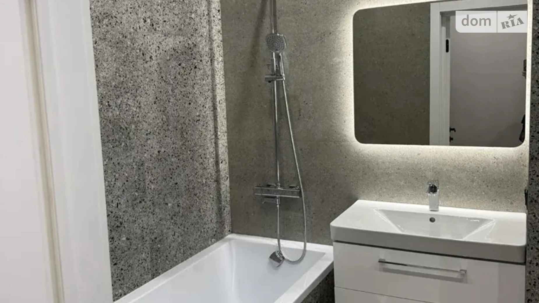 Продается 2-комнатная квартира 73 кв. м в Ивано-Франковске, ул. Независимости (Горького), 2А - фото 3