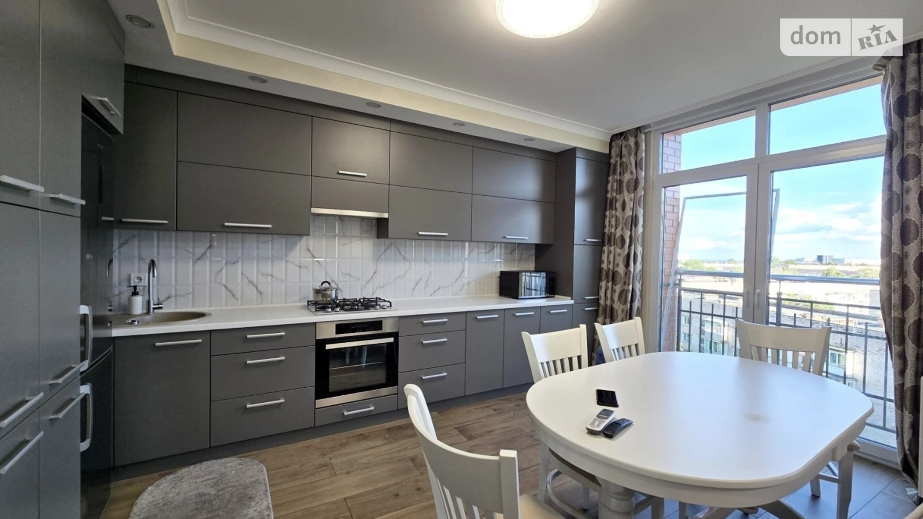 Продается 3-комнатная квартира 96.5 кв. м в Черновцах - фото 2