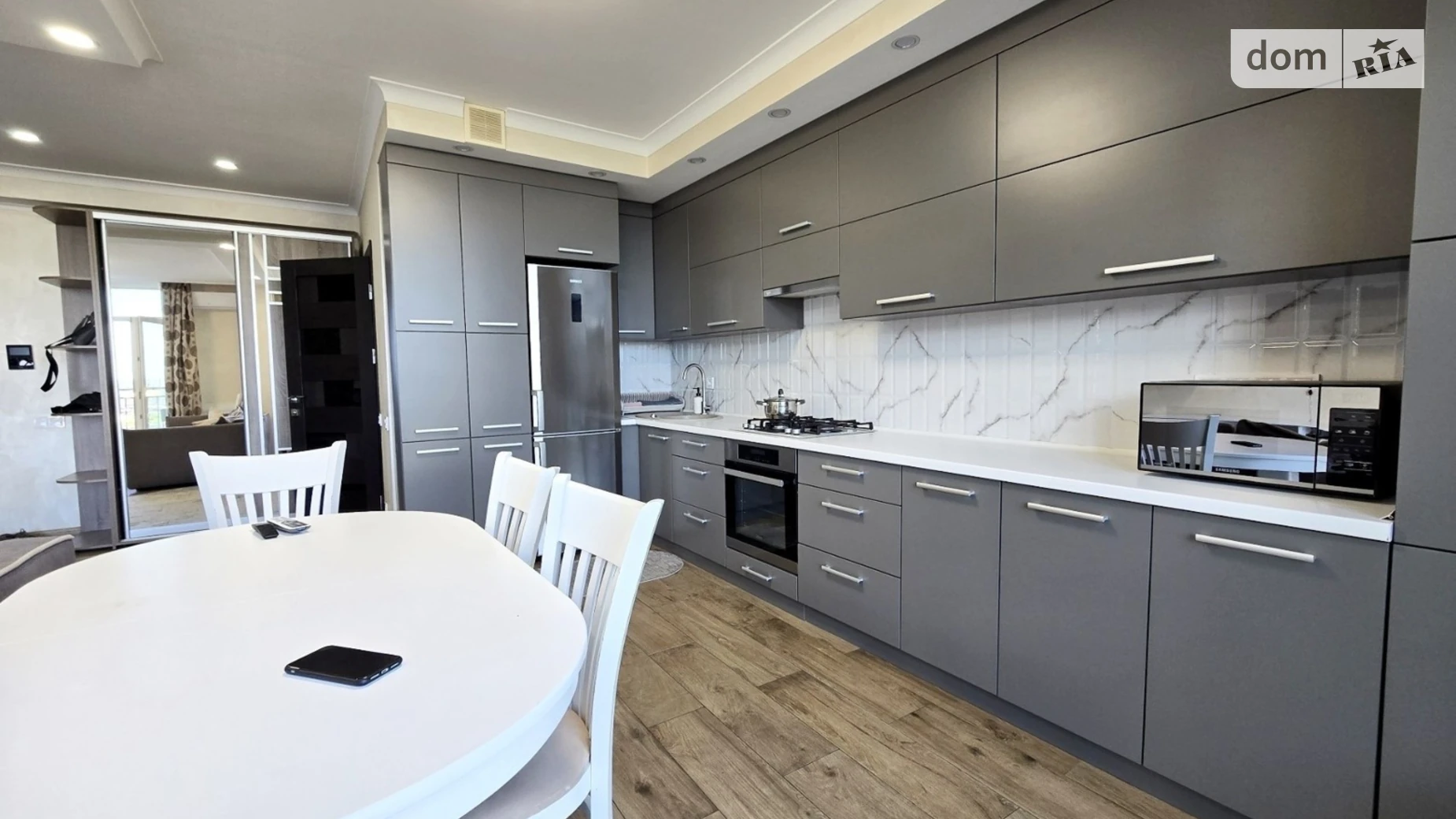 Продается 3-комнатная квартира 96.5 кв. м в Черновцах - фото 3