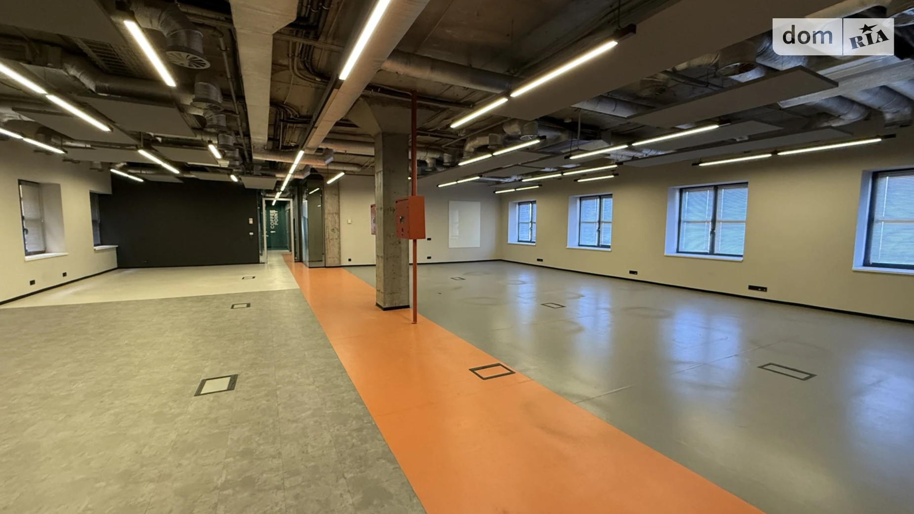 Сдается в аренду офис 890 кв. м в бизнес-центре, цена: 10680 $ - фото 2