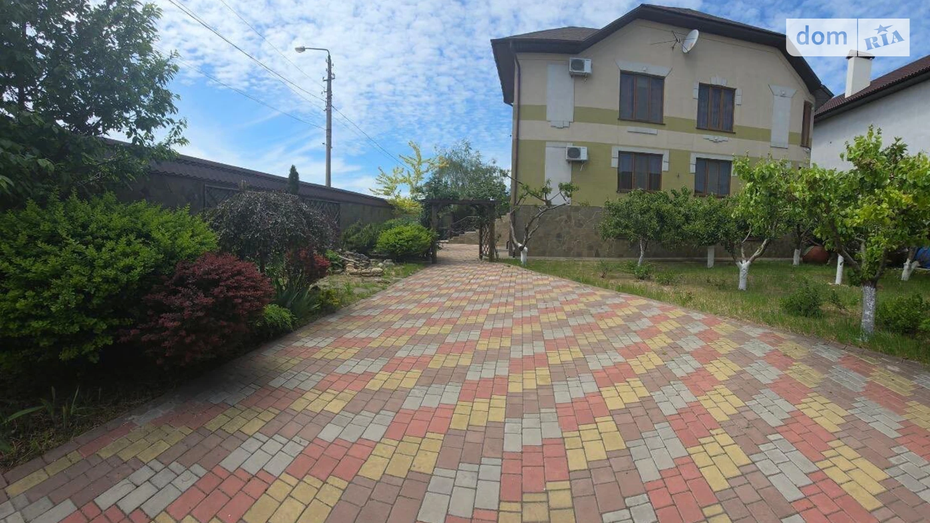Продается дом на 3 этажа 425.5 кв. м с мебелью, цена: 365000 $ - фото 2